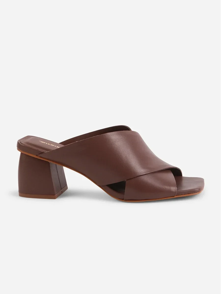 LEFTY MULE HEEL
