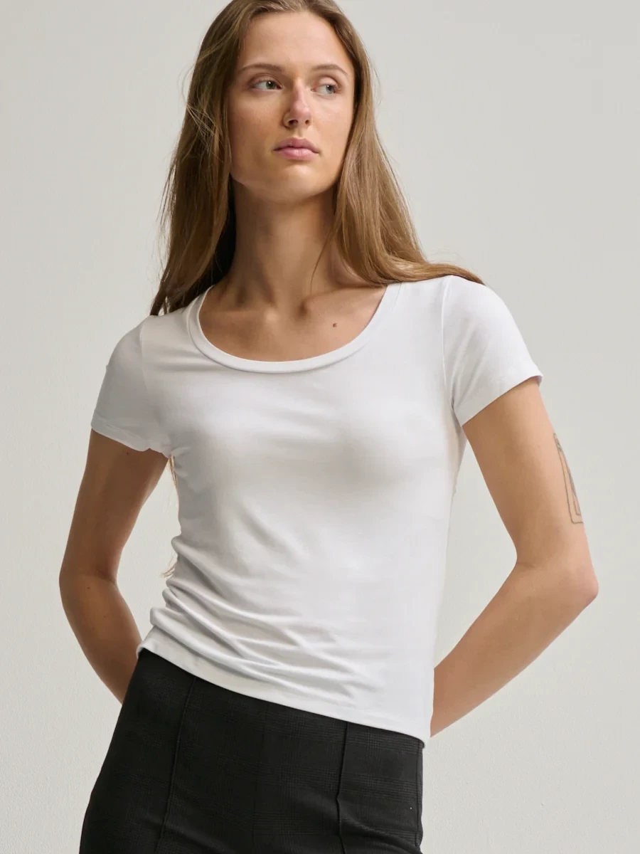STRETCH SCOOP TEE