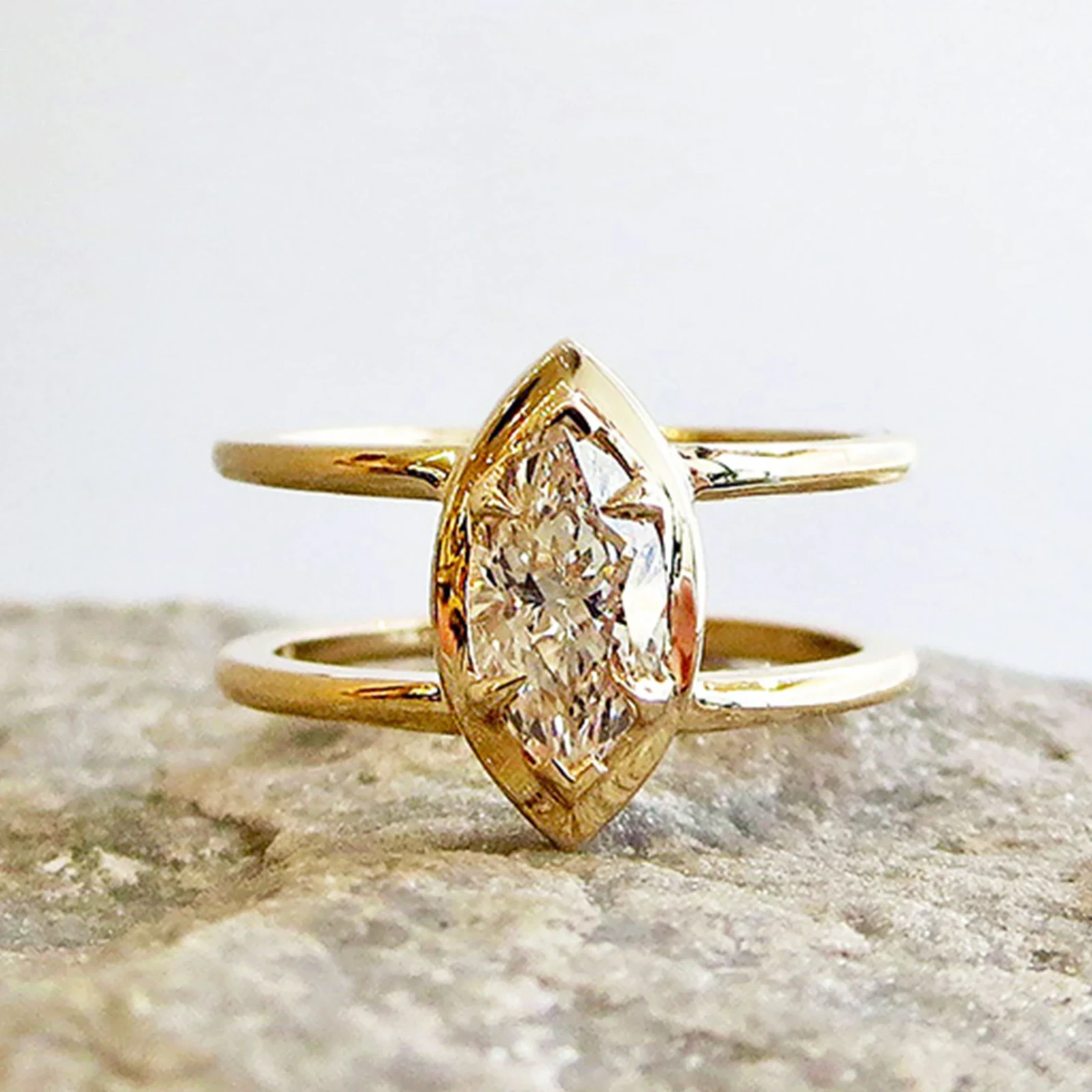 Attelage Ring - Yellow Gold & White Diamond Marquise