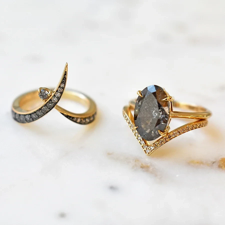 Bea Solitaire Ring - Yellow Gold & Oval Grey Diamond