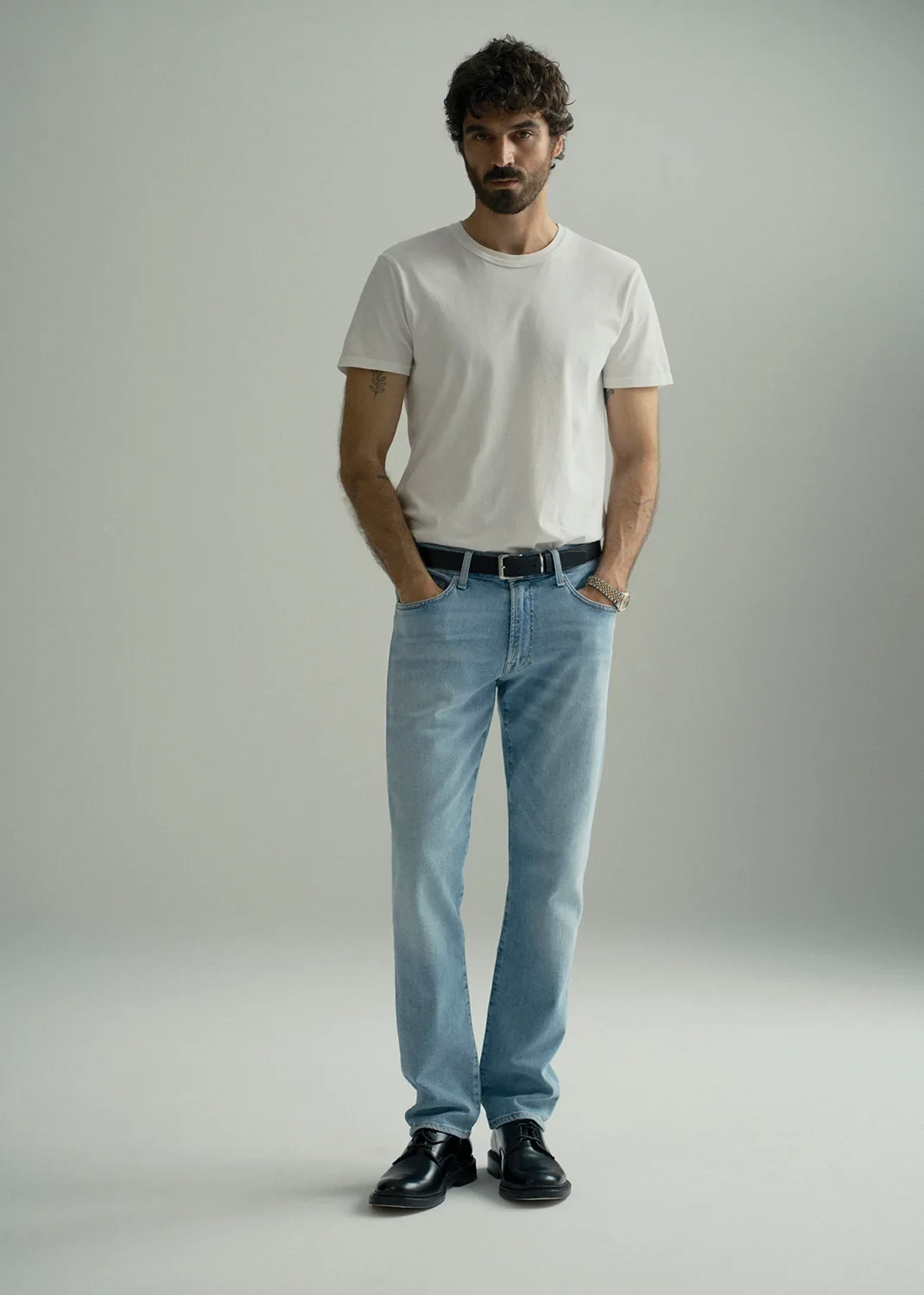 Gage Slim Straight Perform in Light Wash