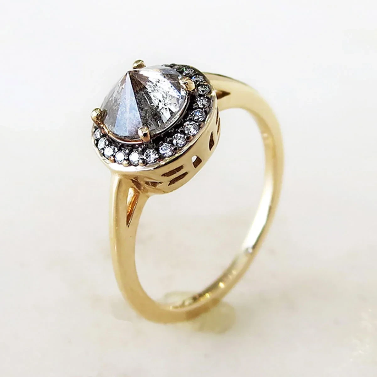 Rosette Ring - Yellow Gold & Grey Diamond