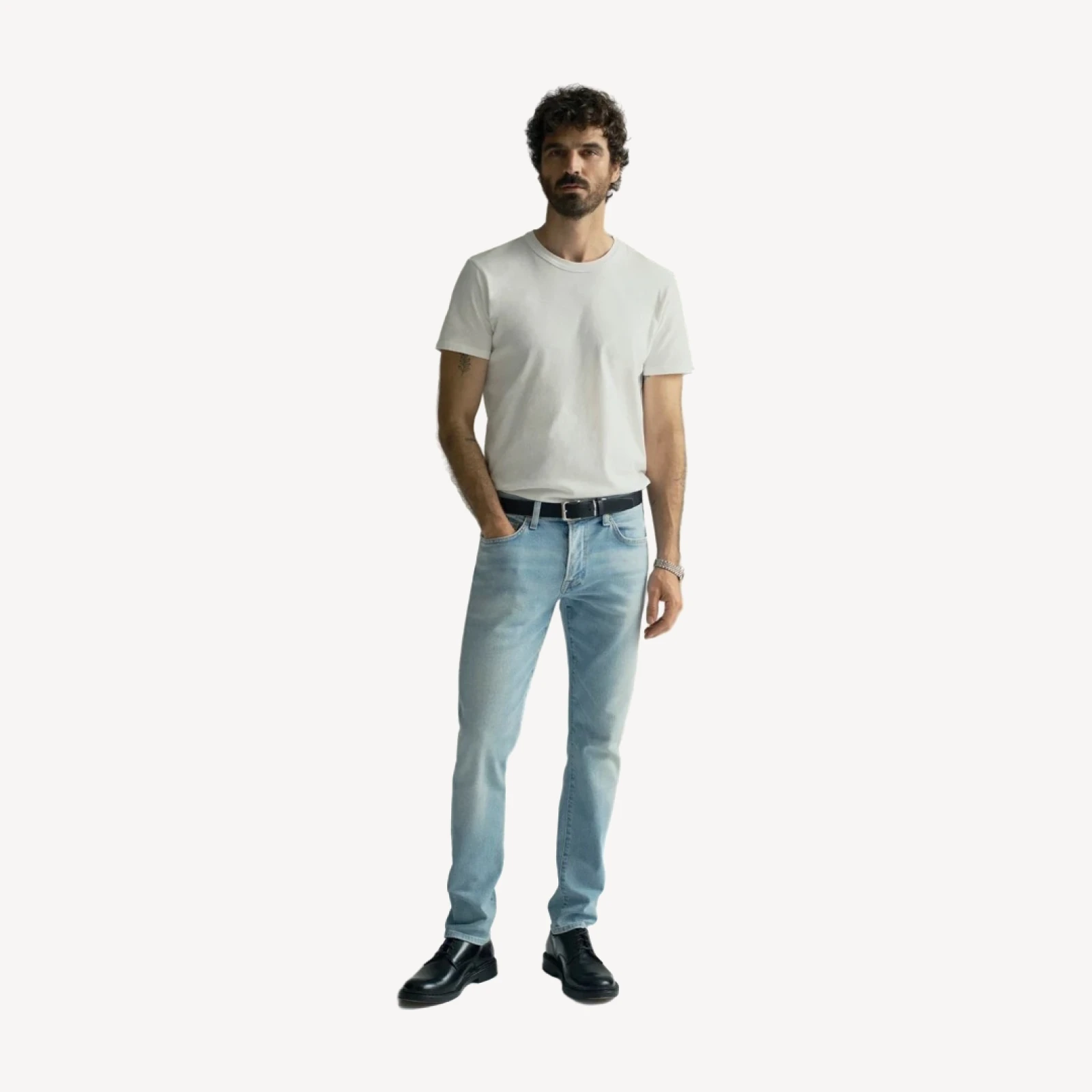 London Tapered Slim Perform in Light Wash