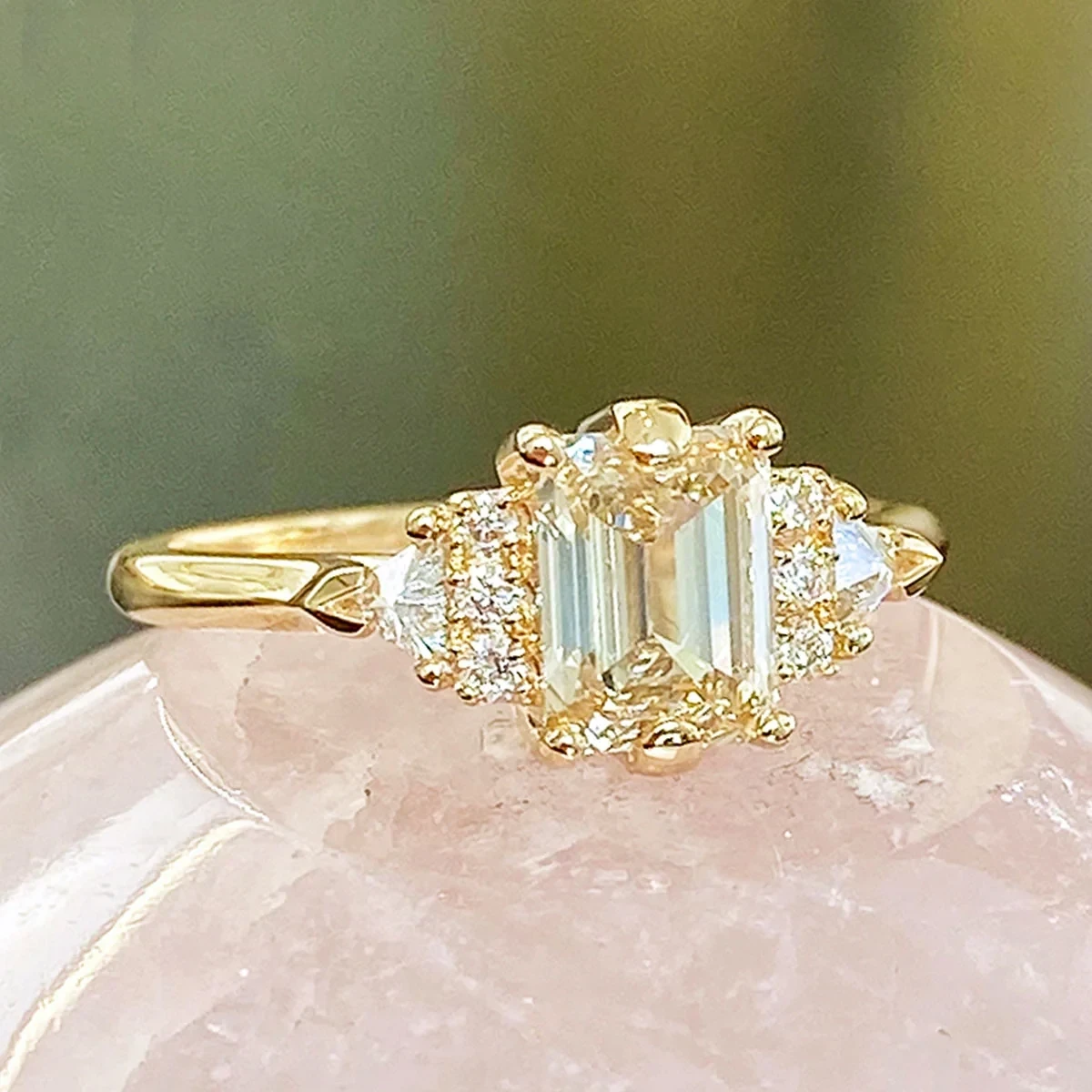Bea Stardust Ring - Yellow Gold & Emerald Cut Champagne Diamond