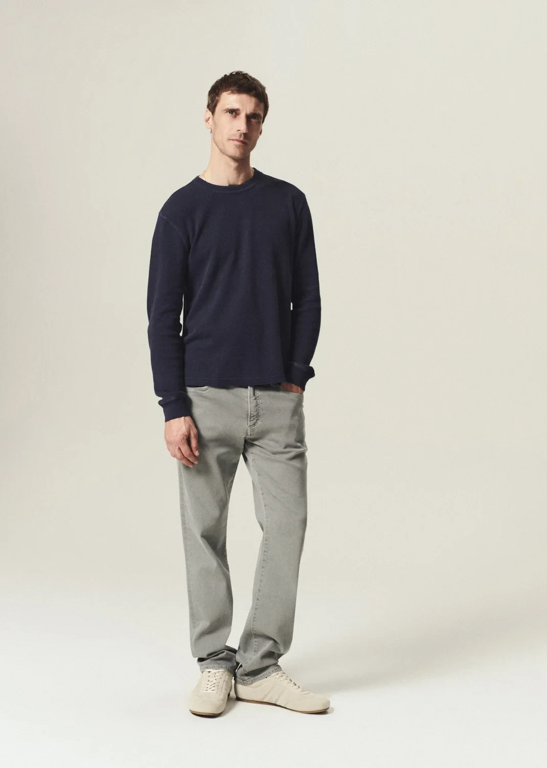 Elijah Straight Perform in Sea Grey