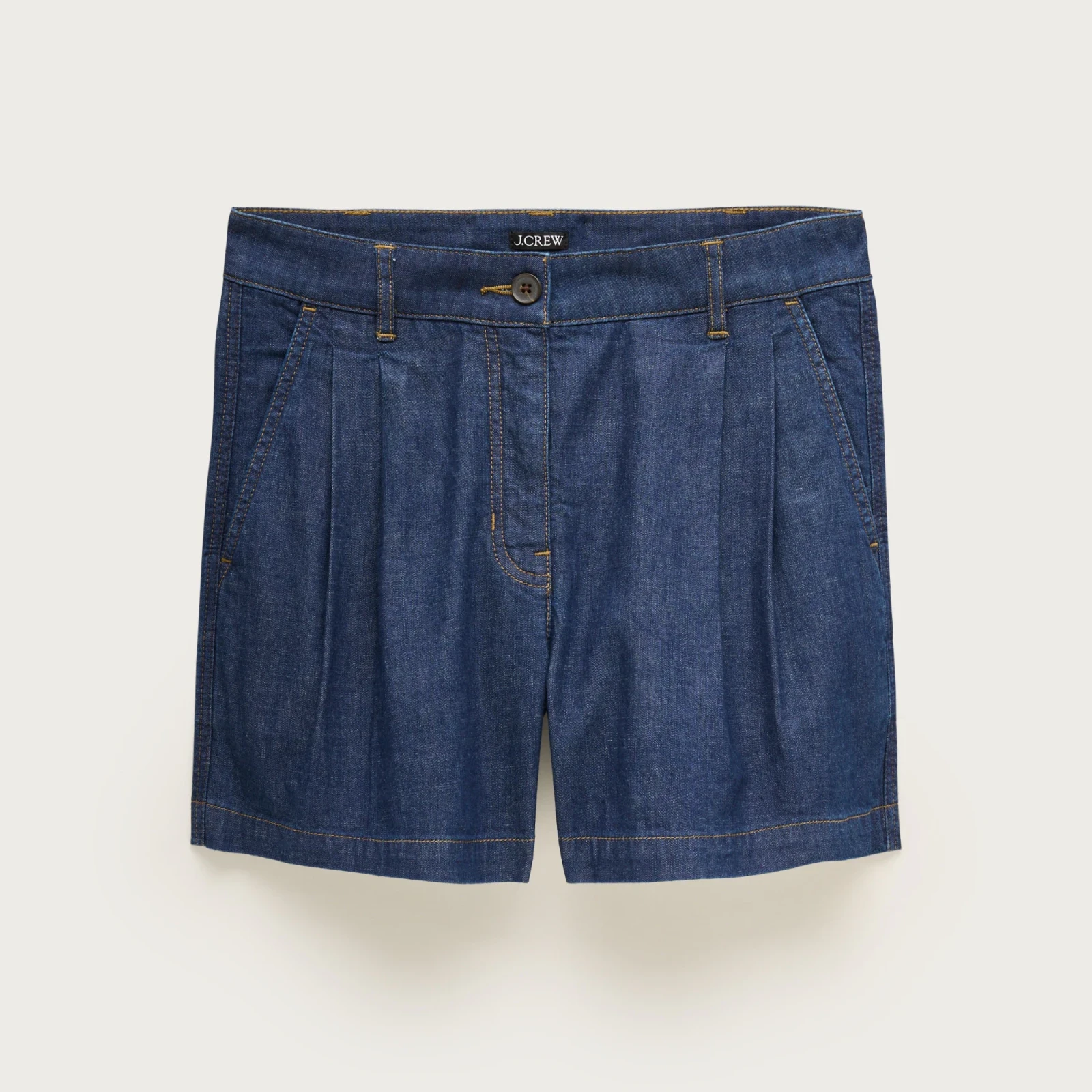 Easy pleated short in drapey denim