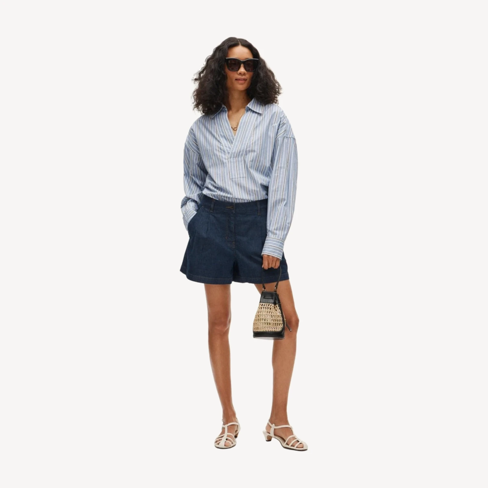 Easy pleated short in drapey denim