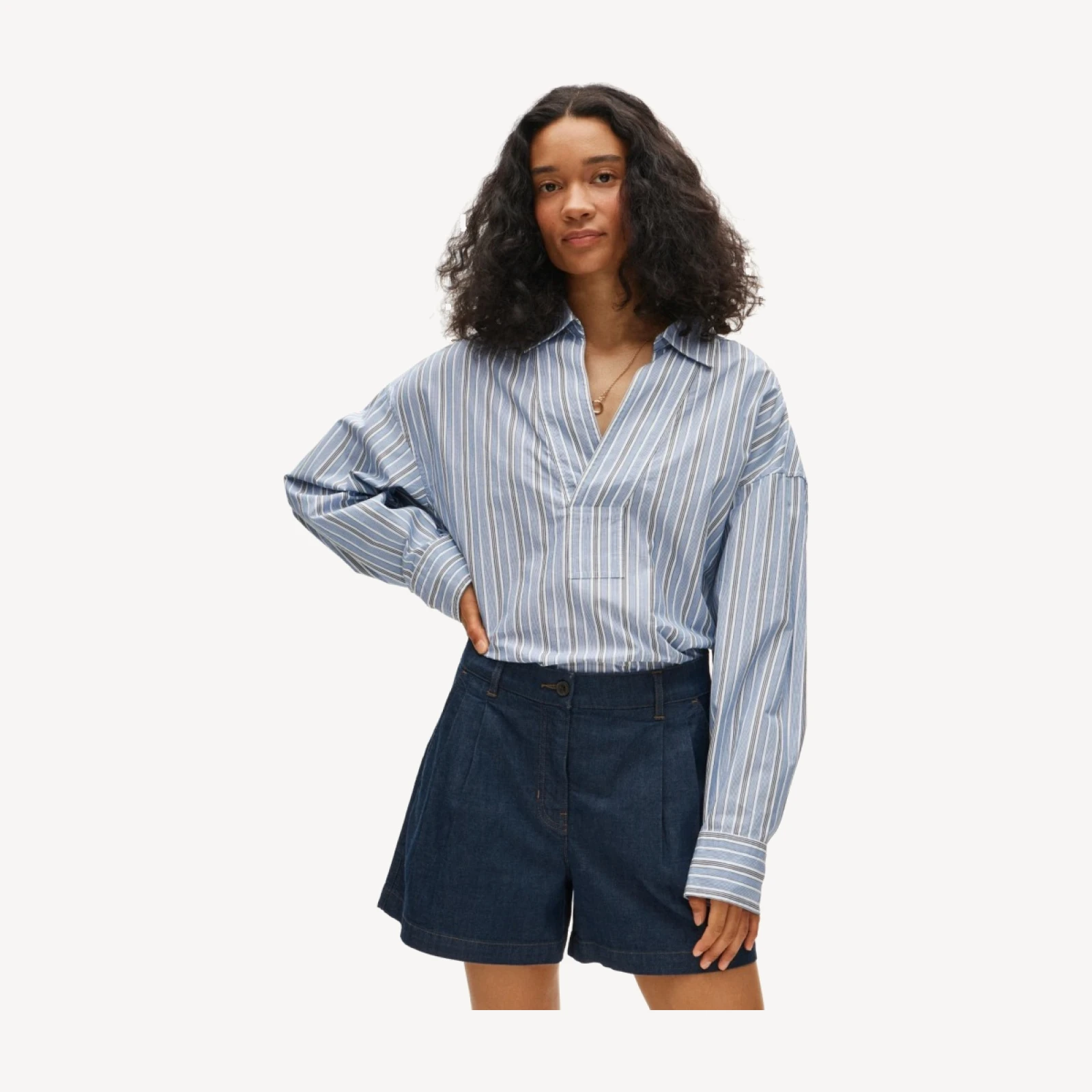 Easy pleated short in drapey denim