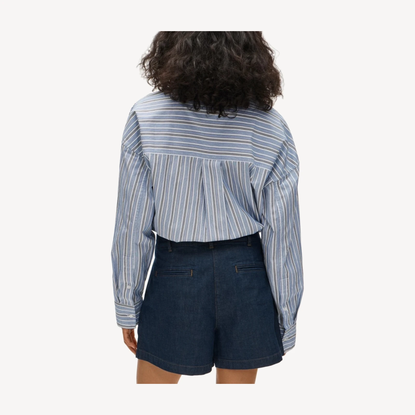 Easy pleated short in drapey denim