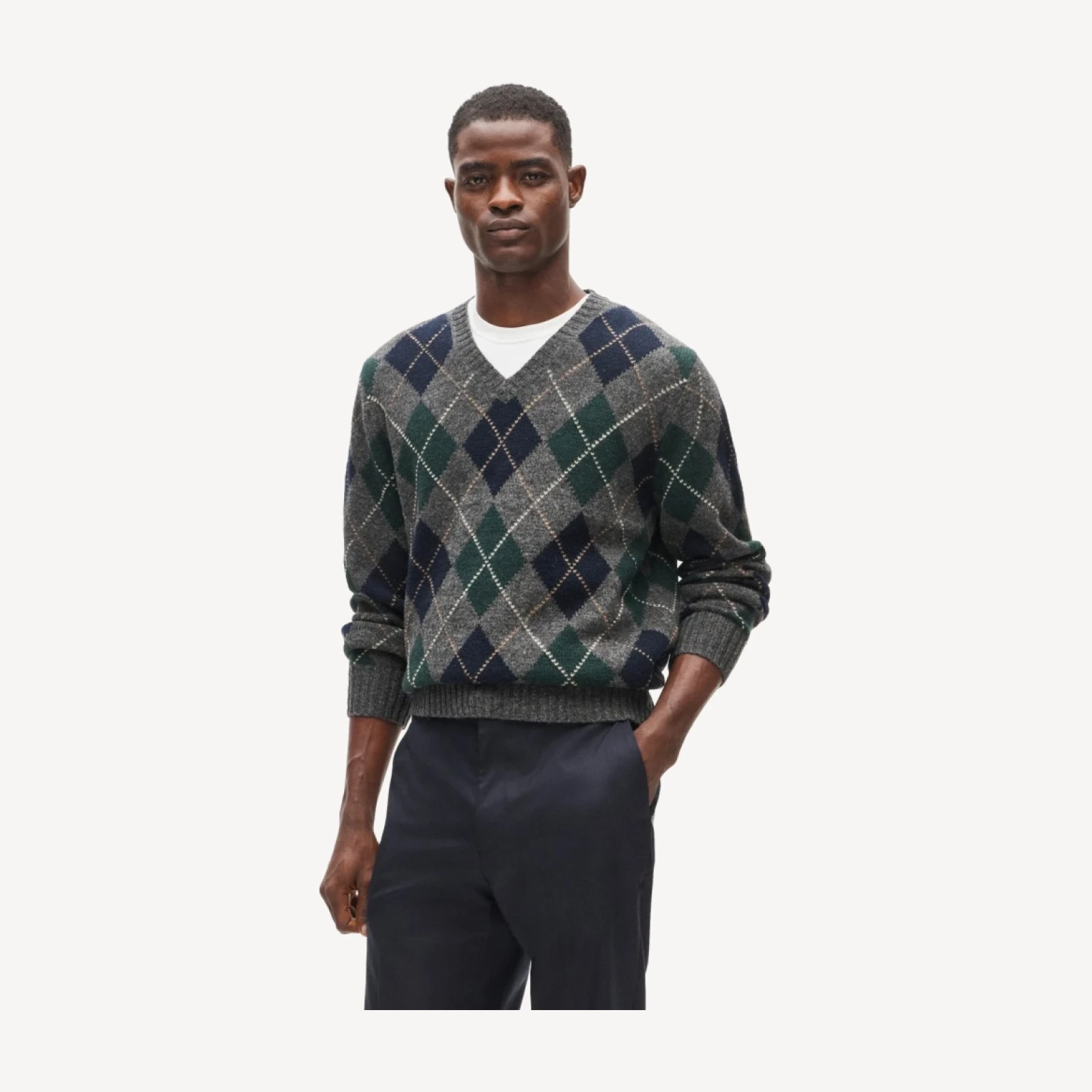 Wool V-neck sweater in argyle