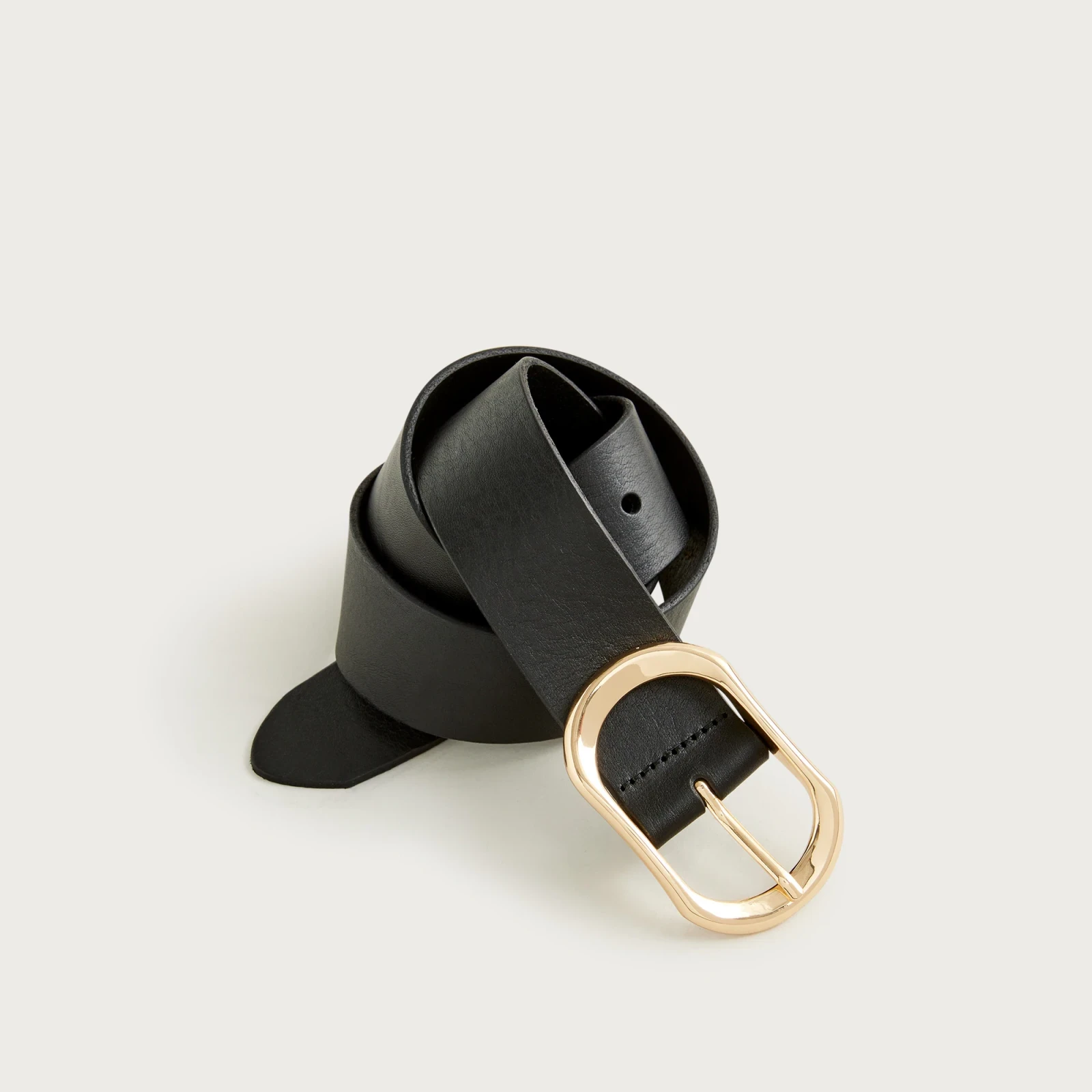 Oval buckle belt in Italian leather