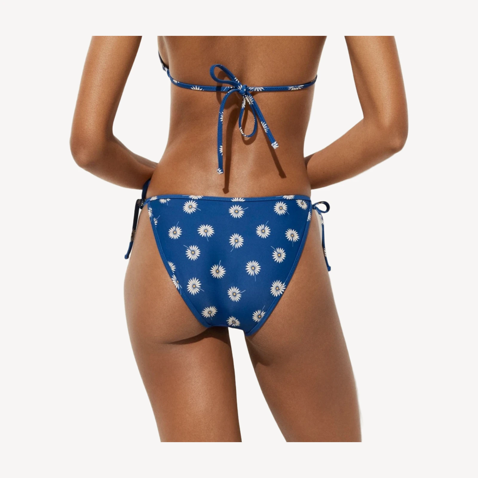 String bikini bottom in daisy print