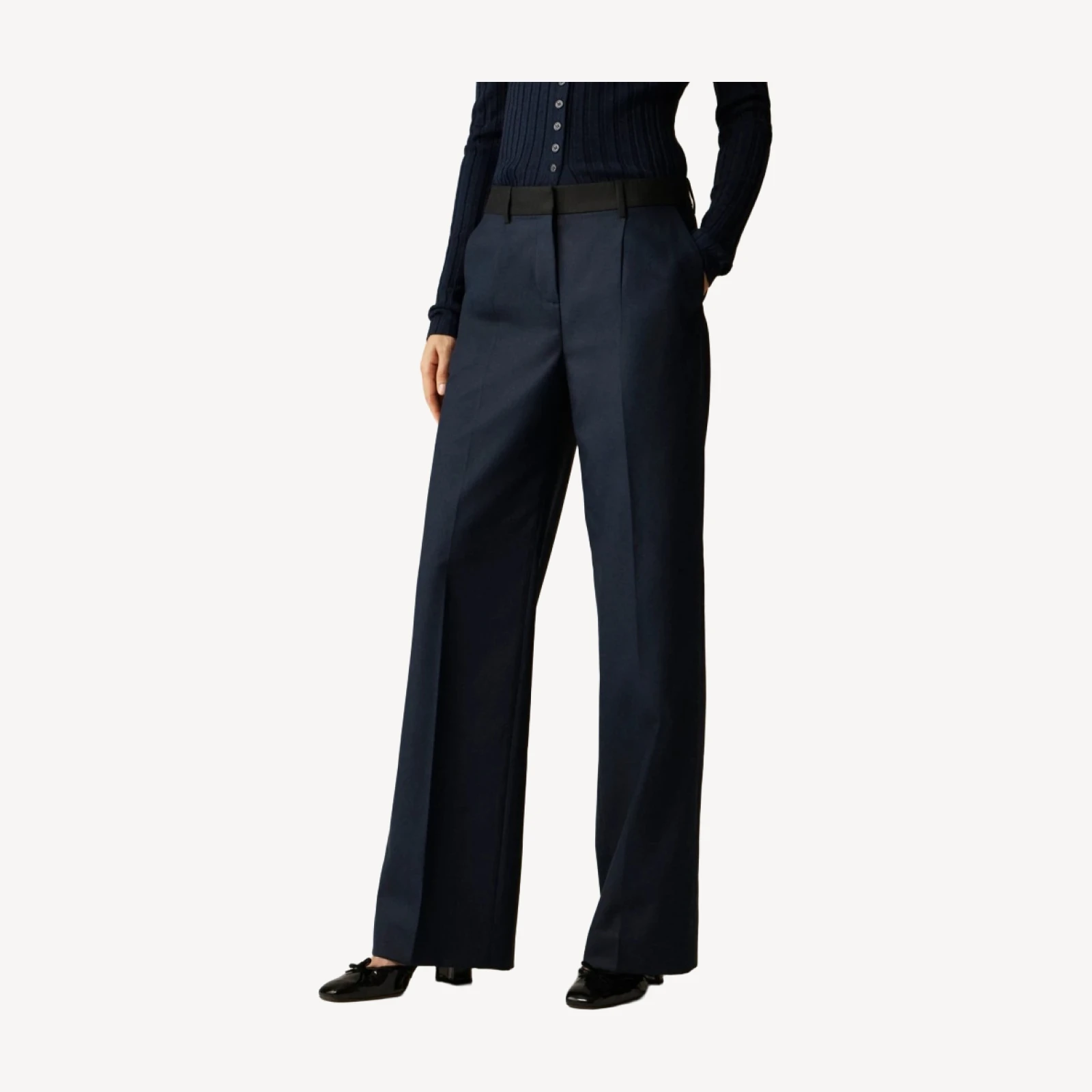 Relaxed-fit pleated pant in wool blend