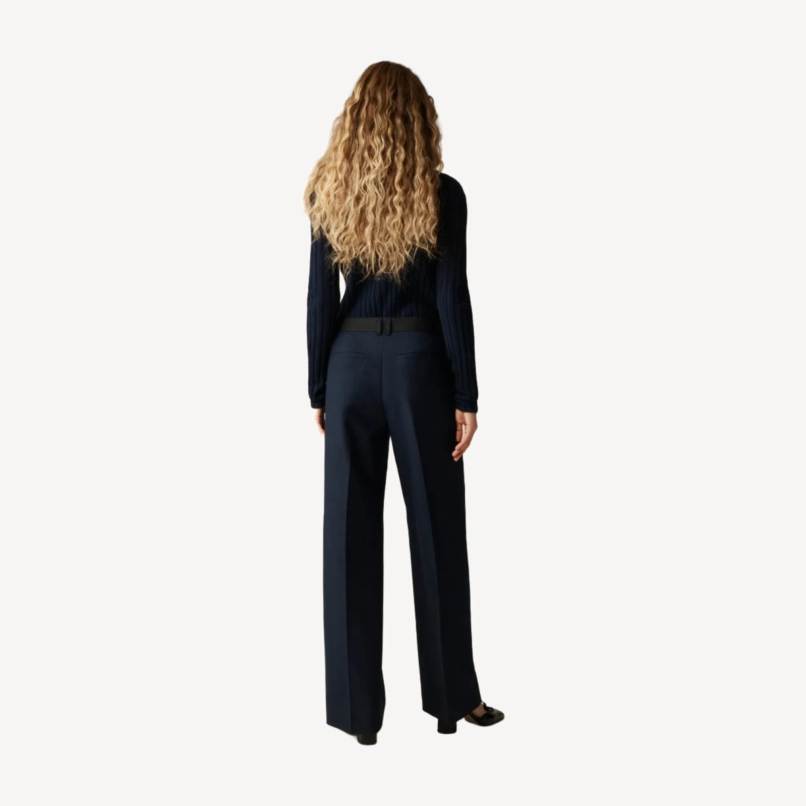 Relaxed-fit pleated pant in wool blend