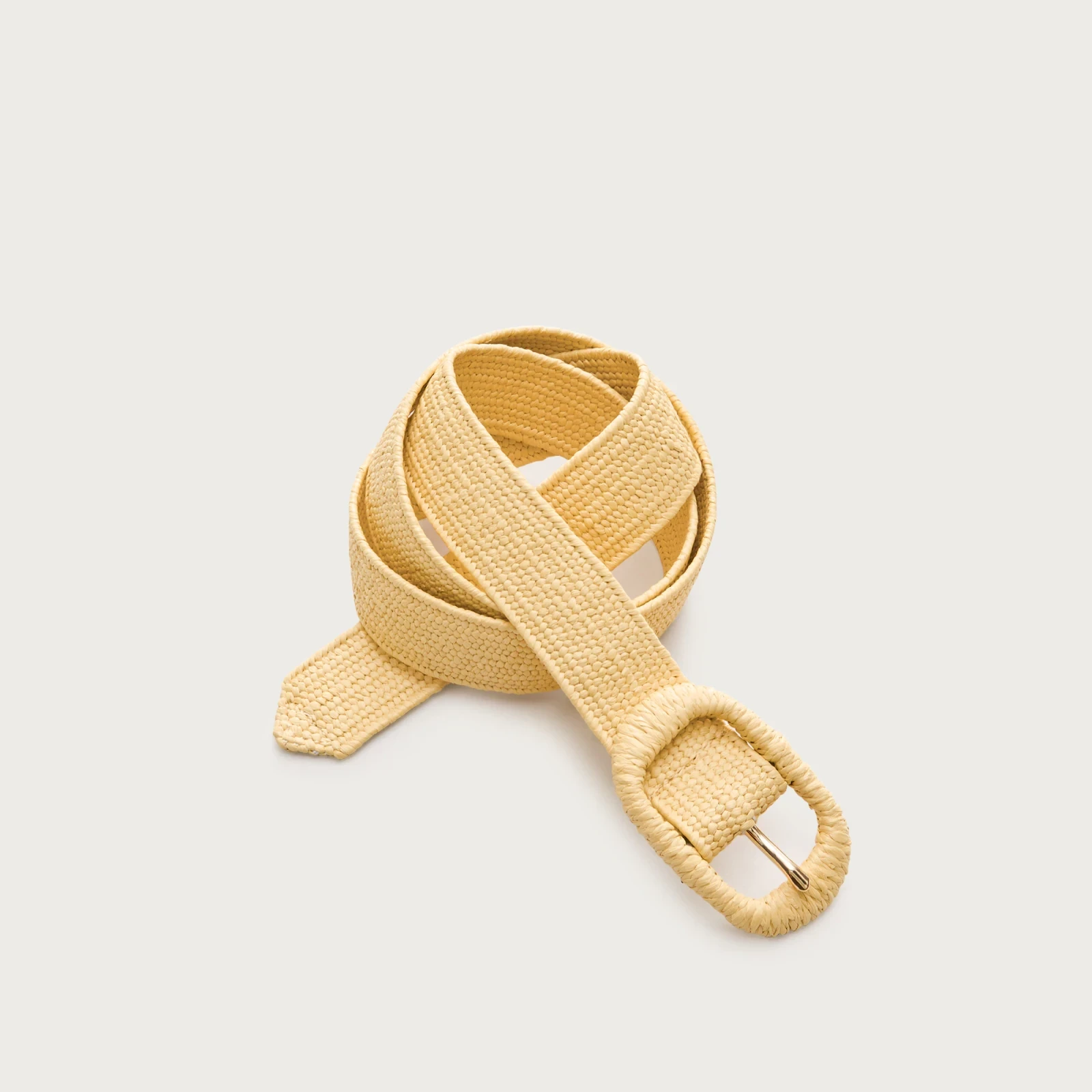 Oval buckle belt in faux raffia