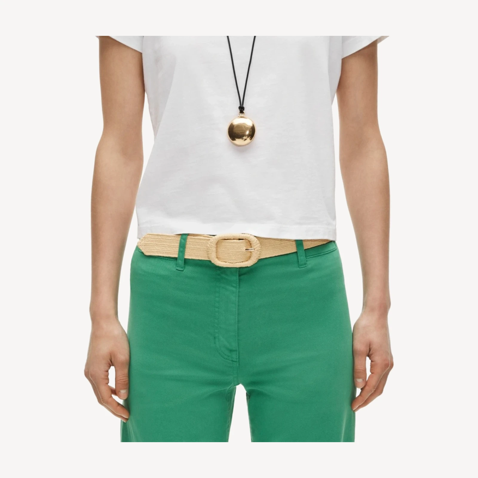 Oval buckle belt in faux raffia