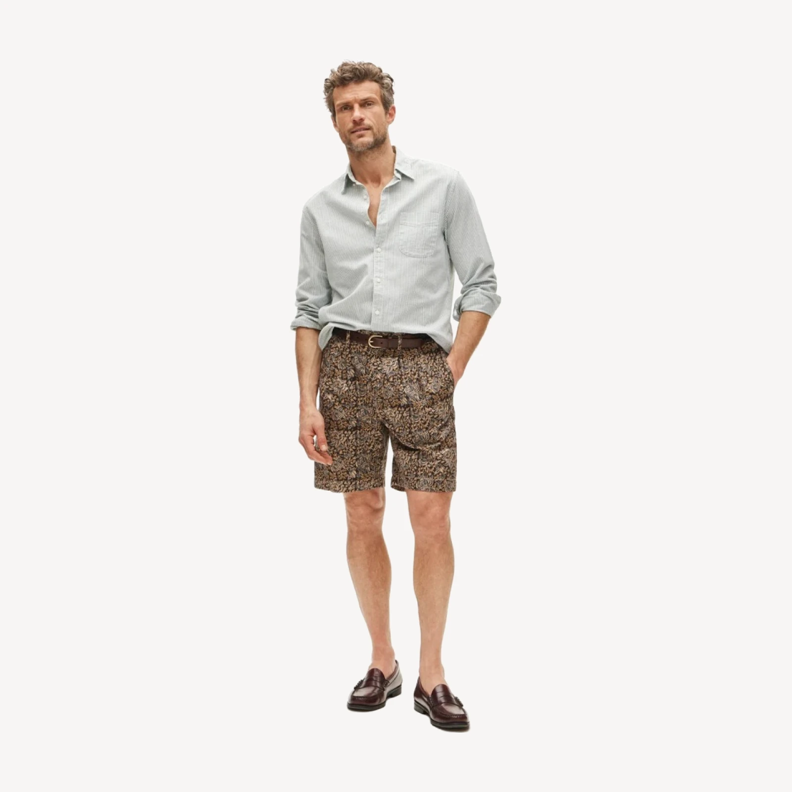 8" pleated cotton-linen blend short in batik print