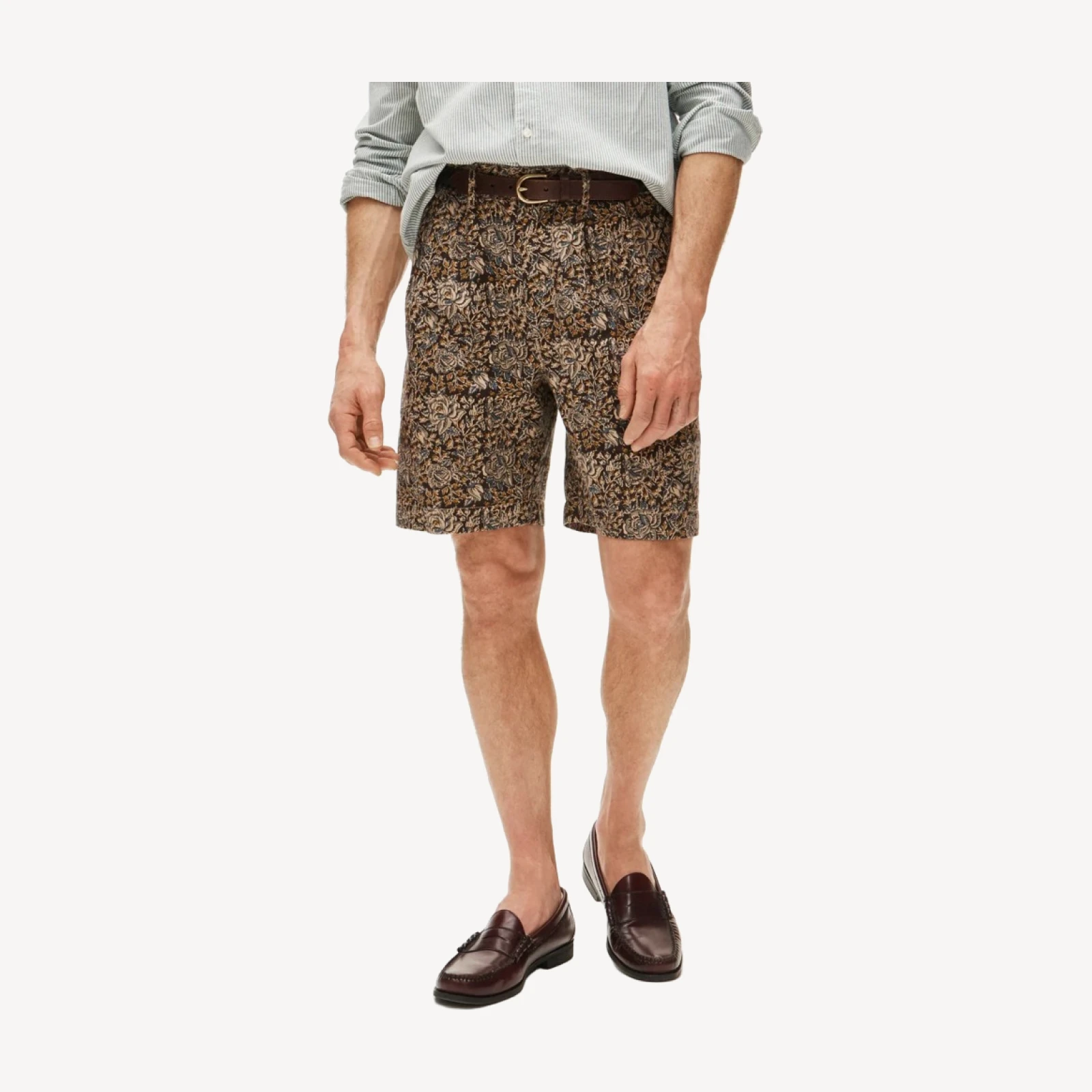 8" pleated cotton-linen blend short in batik print