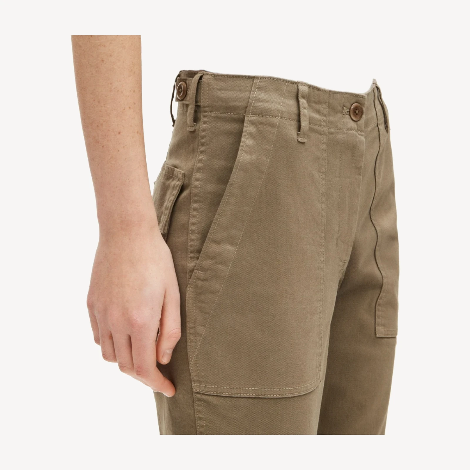 Patch-pocket slim chino pant