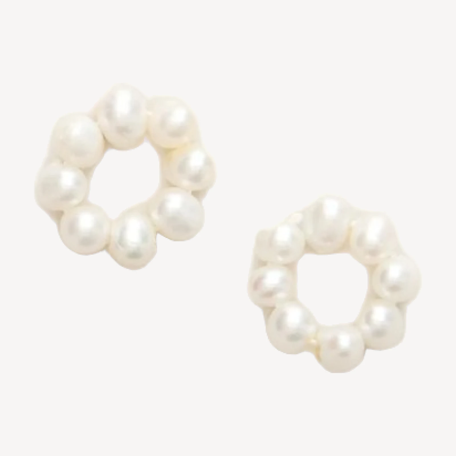 Floral pearl studs