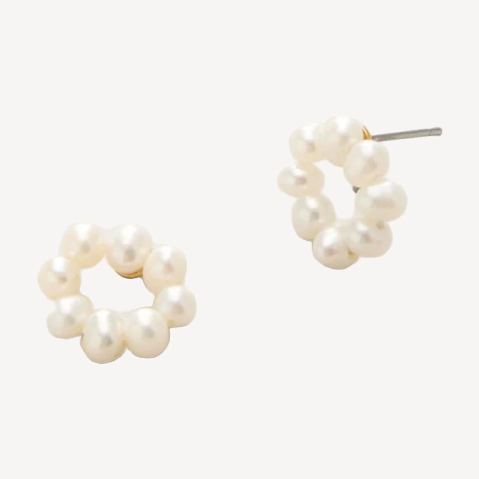 Floral pearl studs