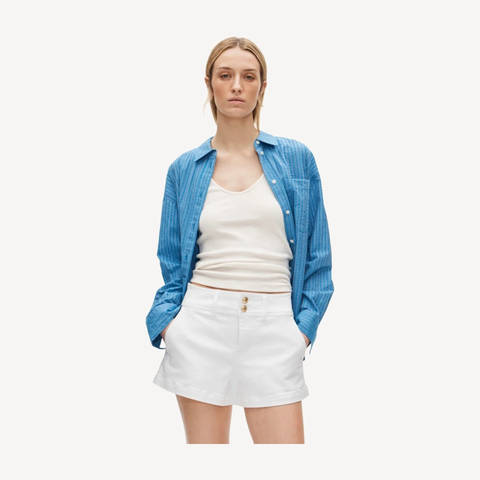 Stacked-button denim short in white