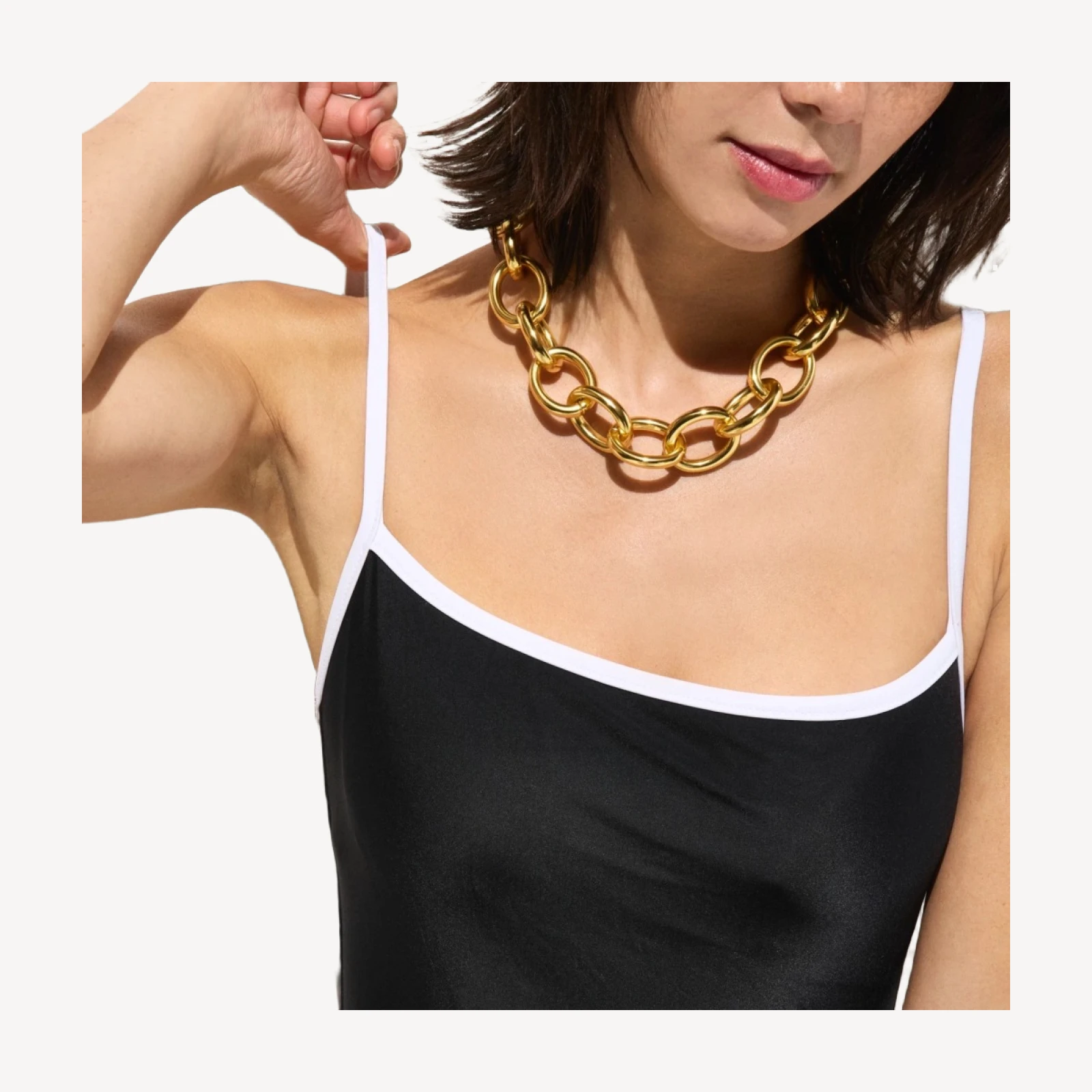 Contrast straight-neck one-piece
