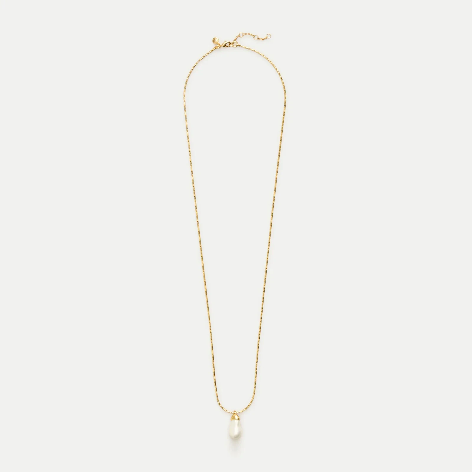 Long pearl pendant necklace