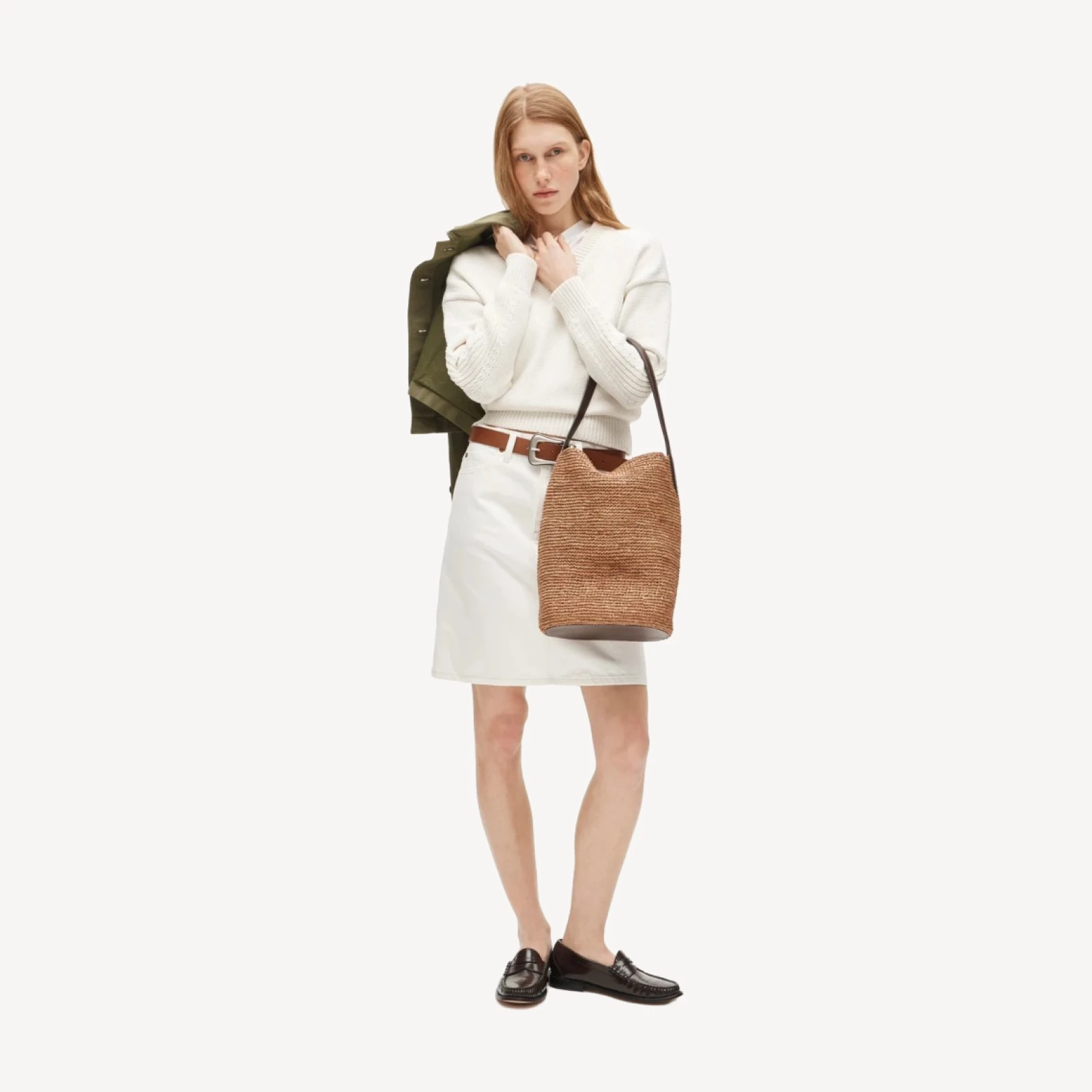 Berkeley handknotted bucket bag in raffia