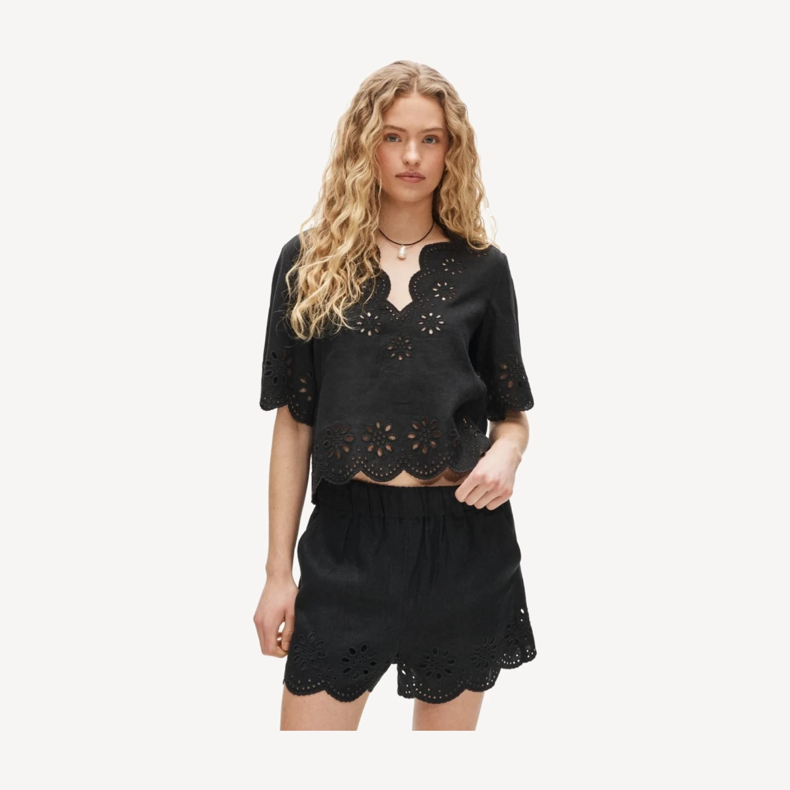 Tropez eyelet short in linen