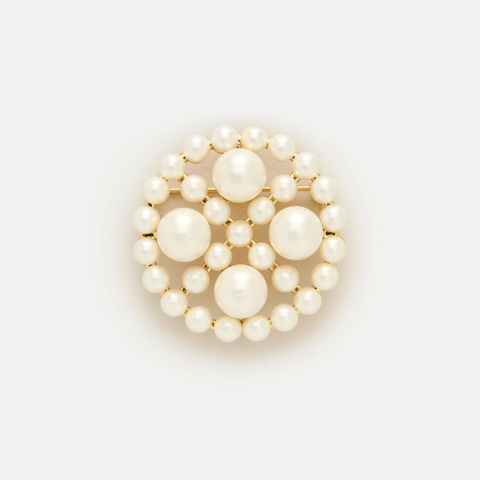 Circular pearl brooch