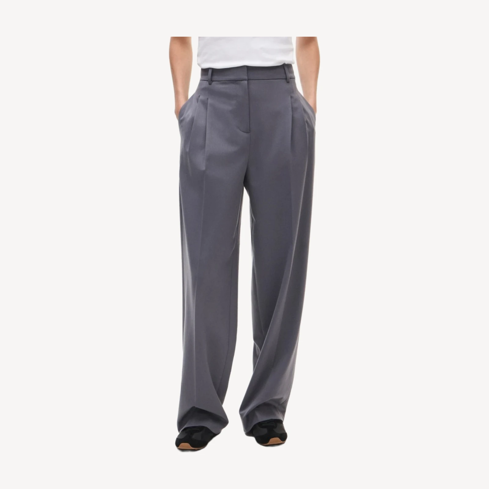 Arched trouser in lightspun wool blend
