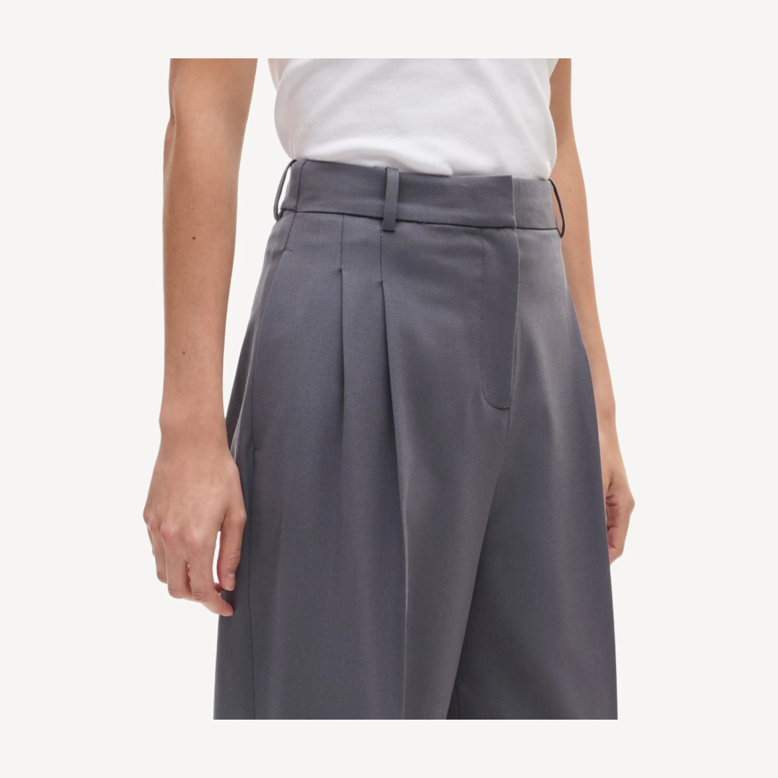 Arched trouser in lightspun wool blend