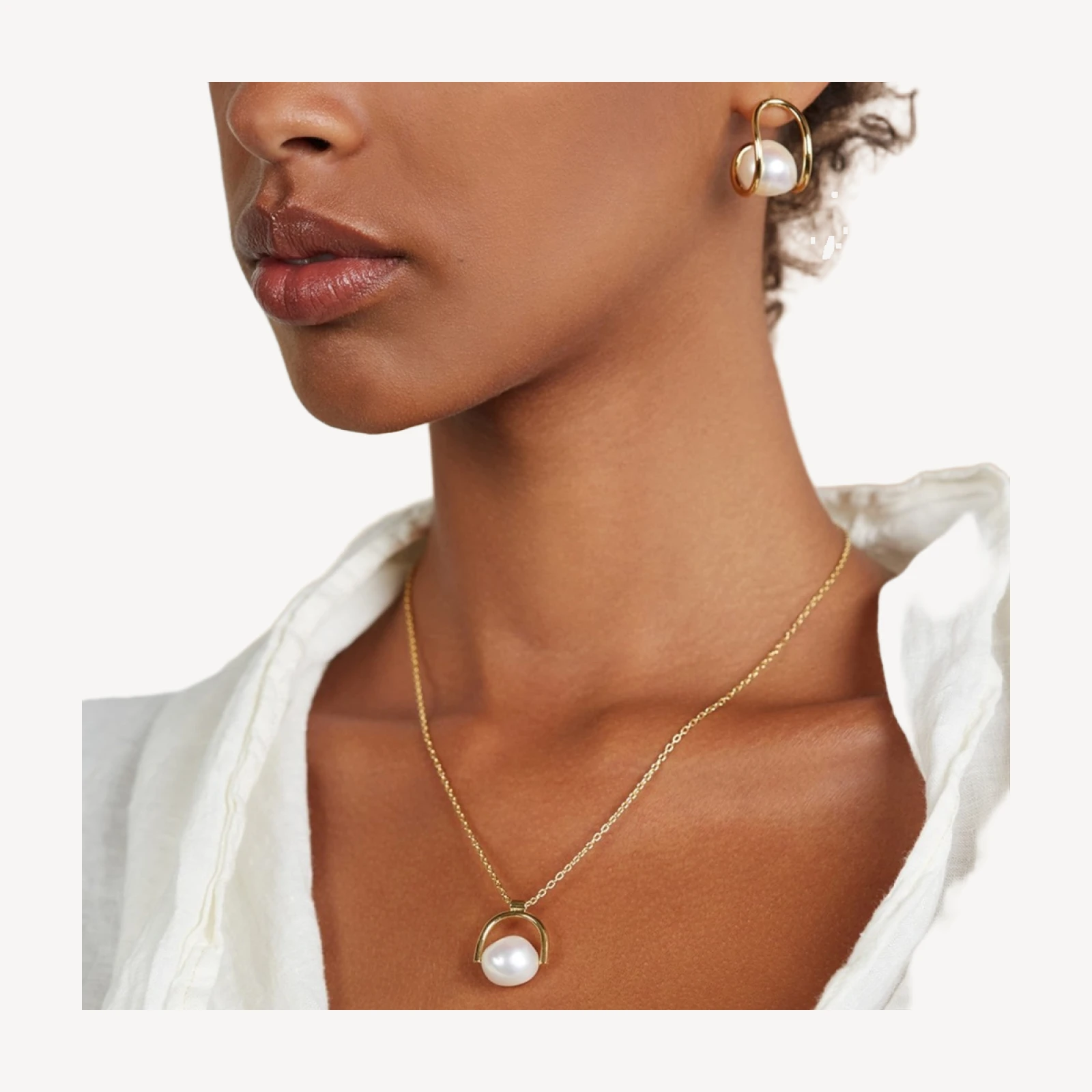 Lady Grey bail necklace