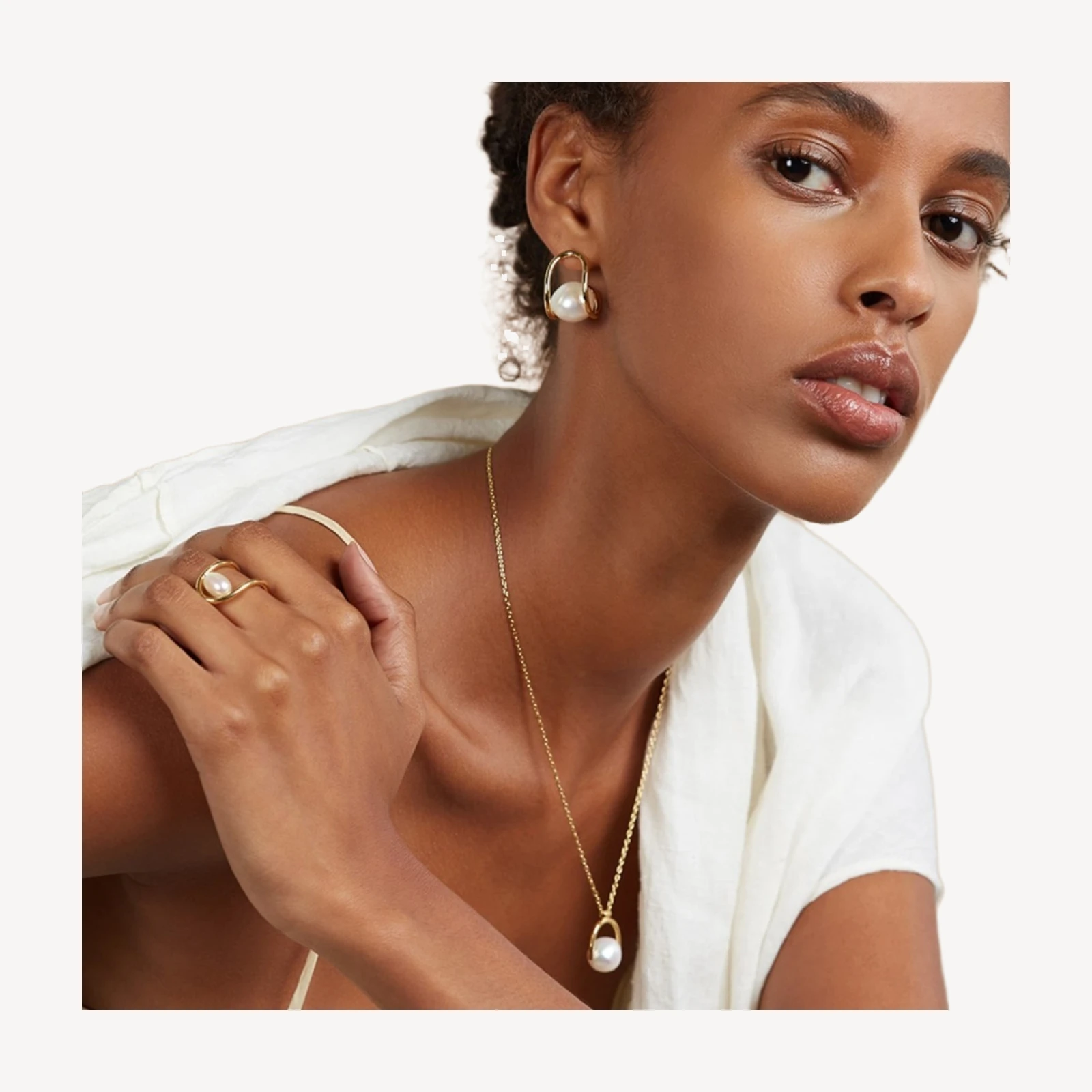 Lady Grey bail necklace