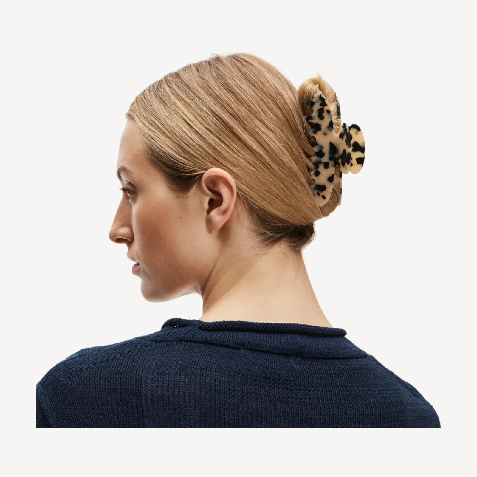 Large claw hair clip in tortoise