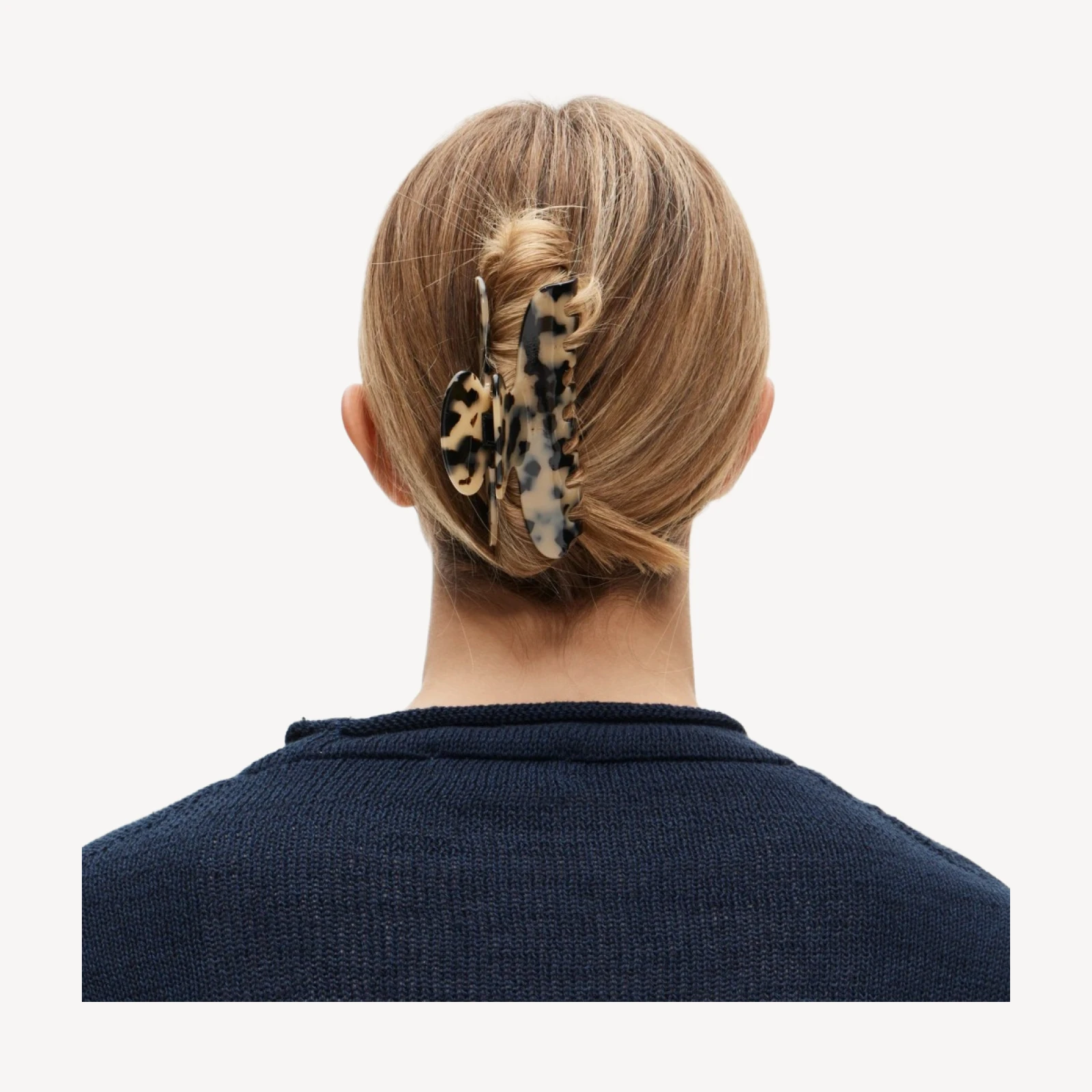 Large claw hair clip in tortoise