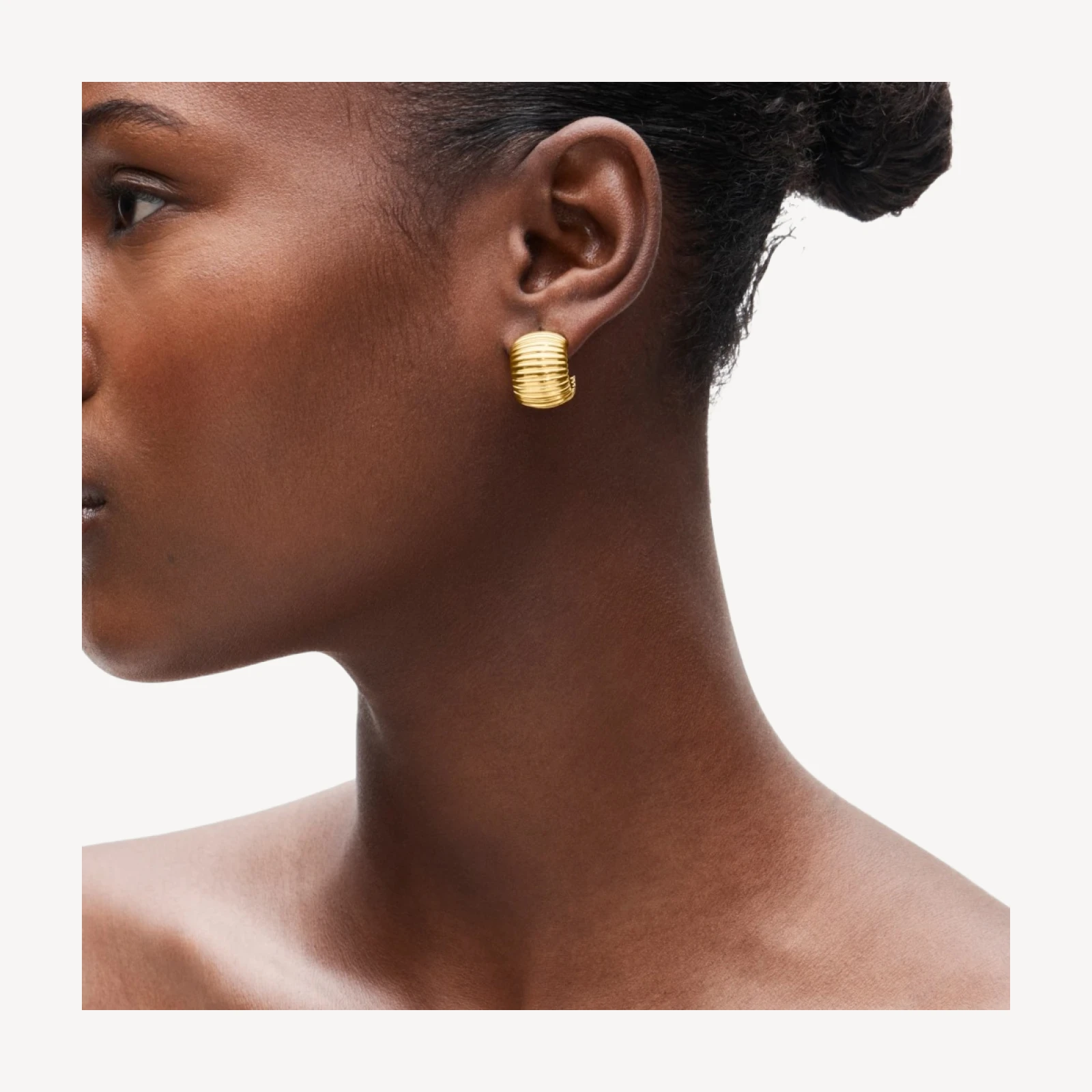 Textured huggie hoop earrings