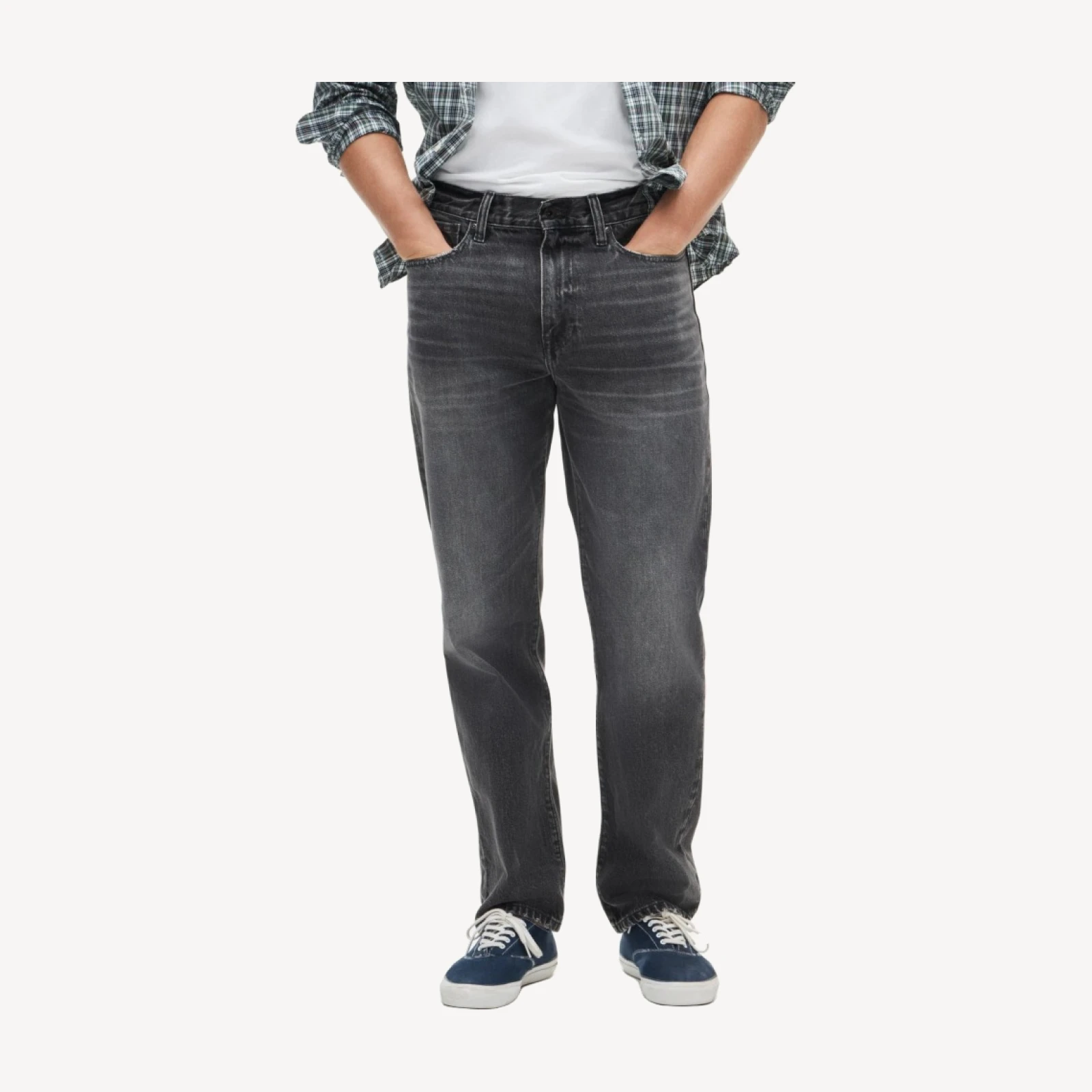 Classic Straight jean in faded black wash