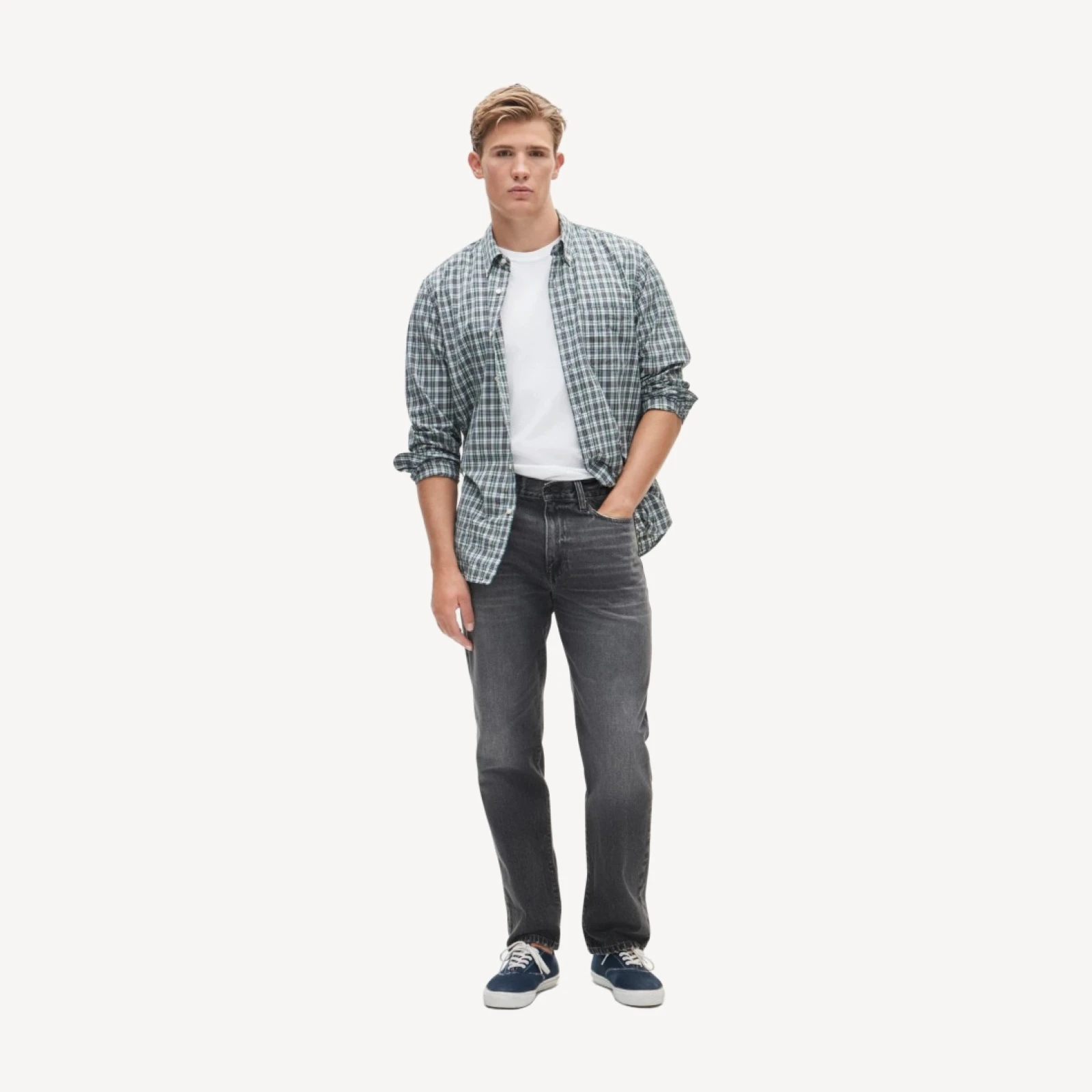 Classic Straight jean in faded black wash