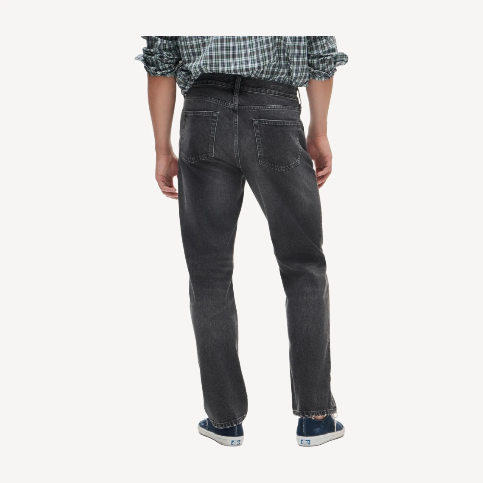 Classic Straight jean in faded black wash