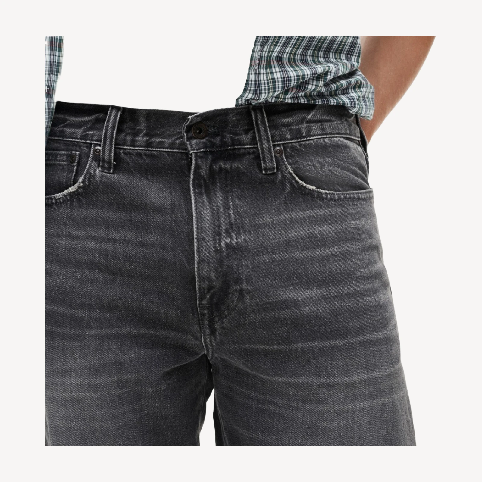 Classic Straight jean in faded black wash
