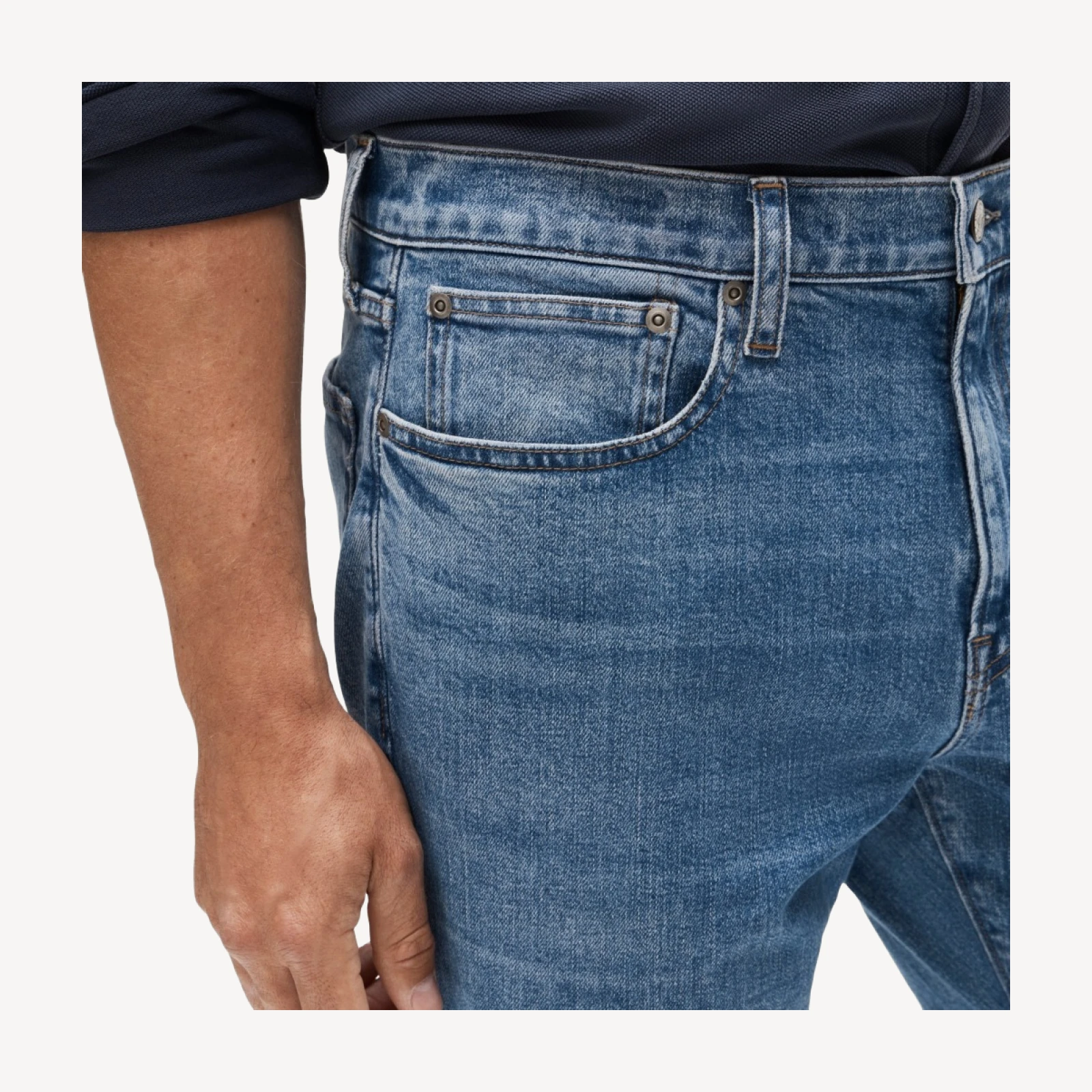 Athletic Straight-fit stretch jean in vintage medium wash