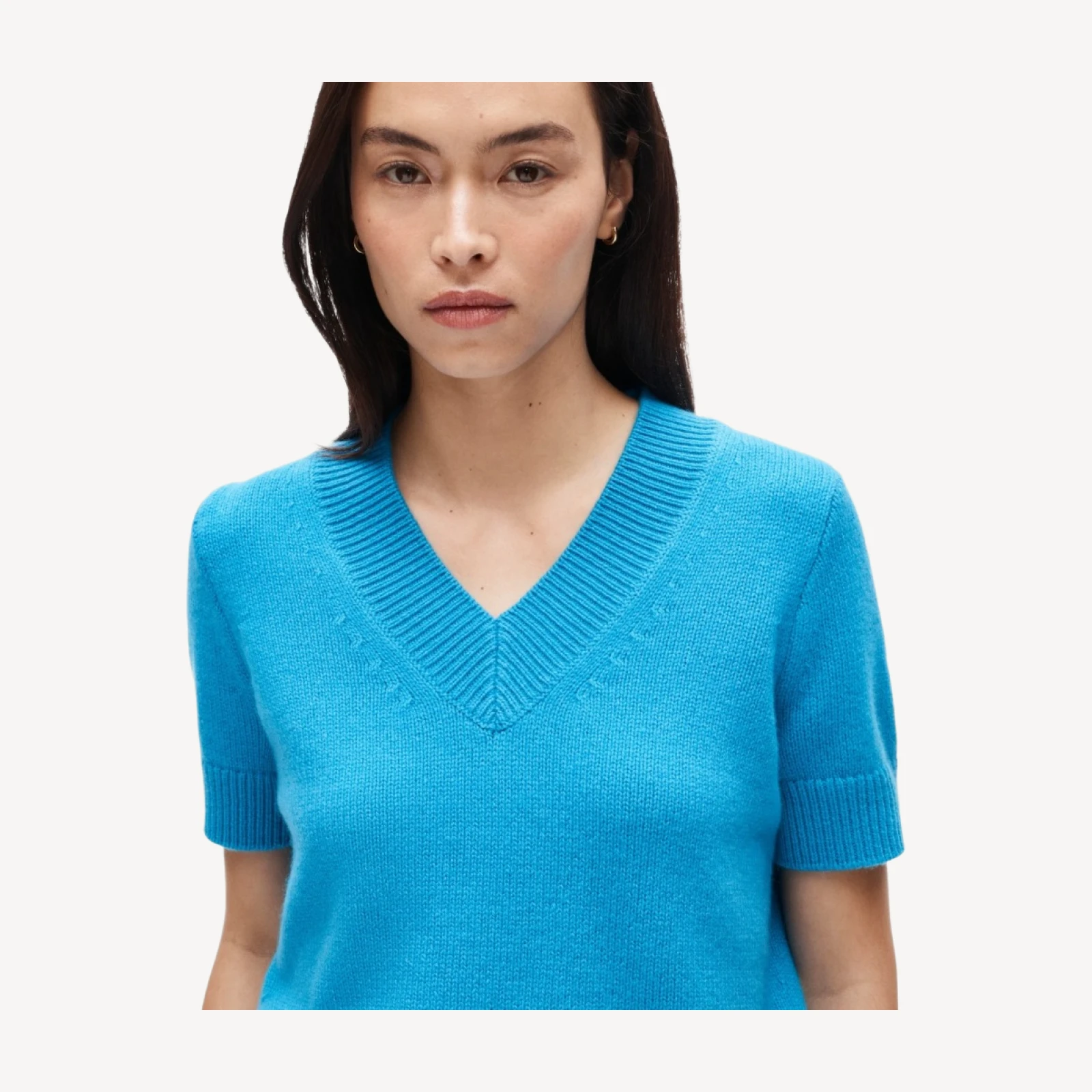Short-sleeve V-neck sweater in vintage wool