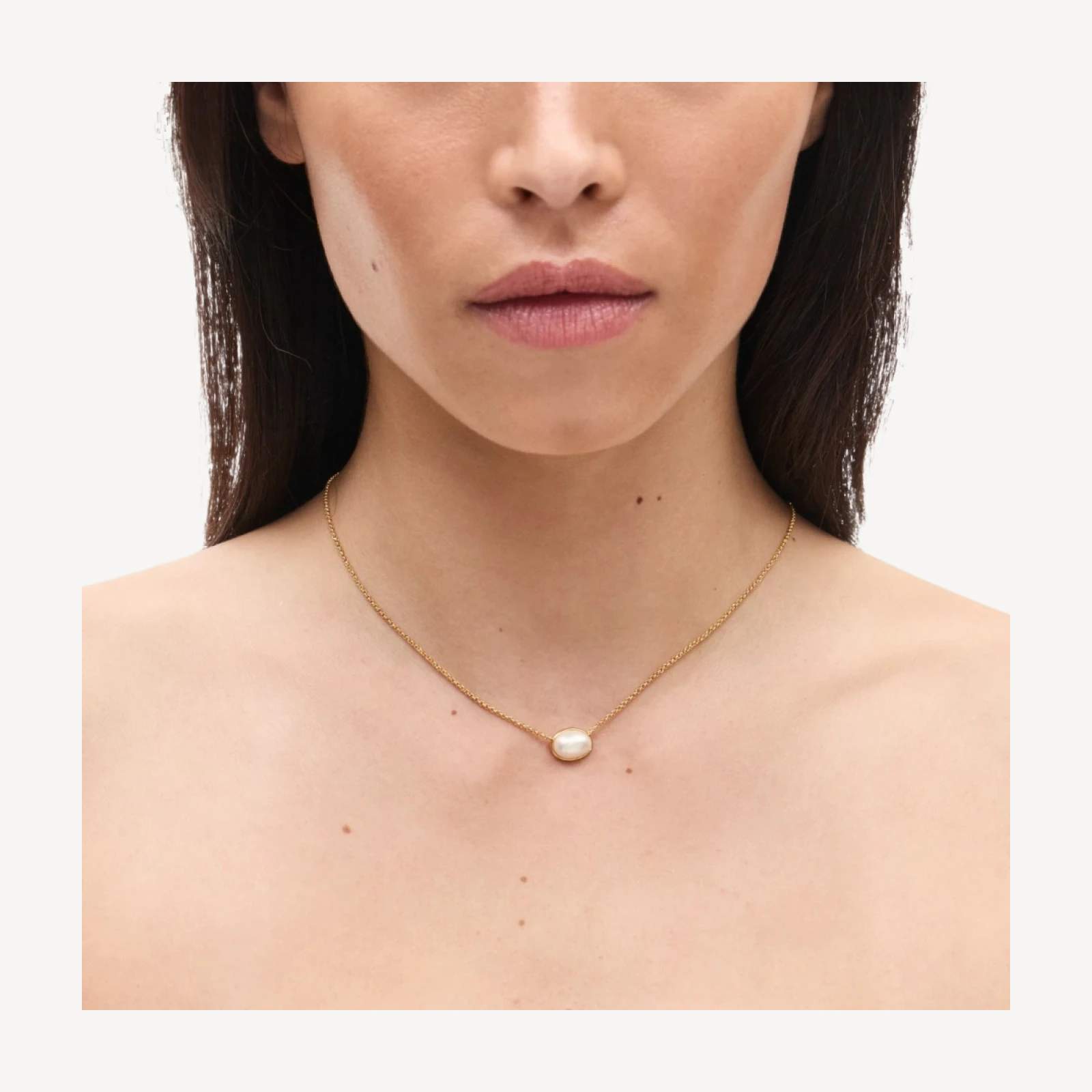Inset pearl pendant necklace