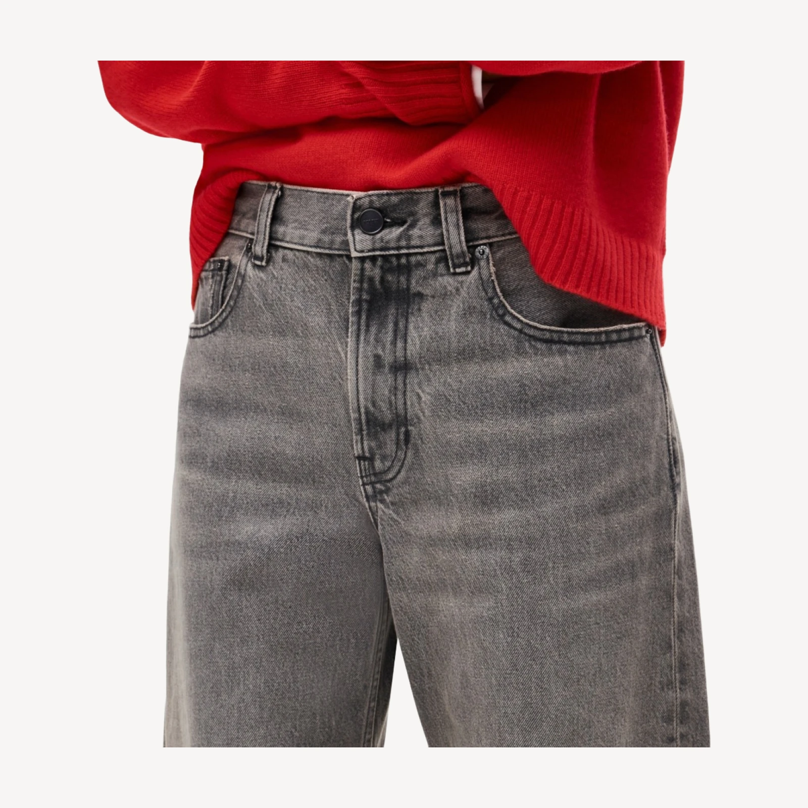 Exaggerated barrel jean