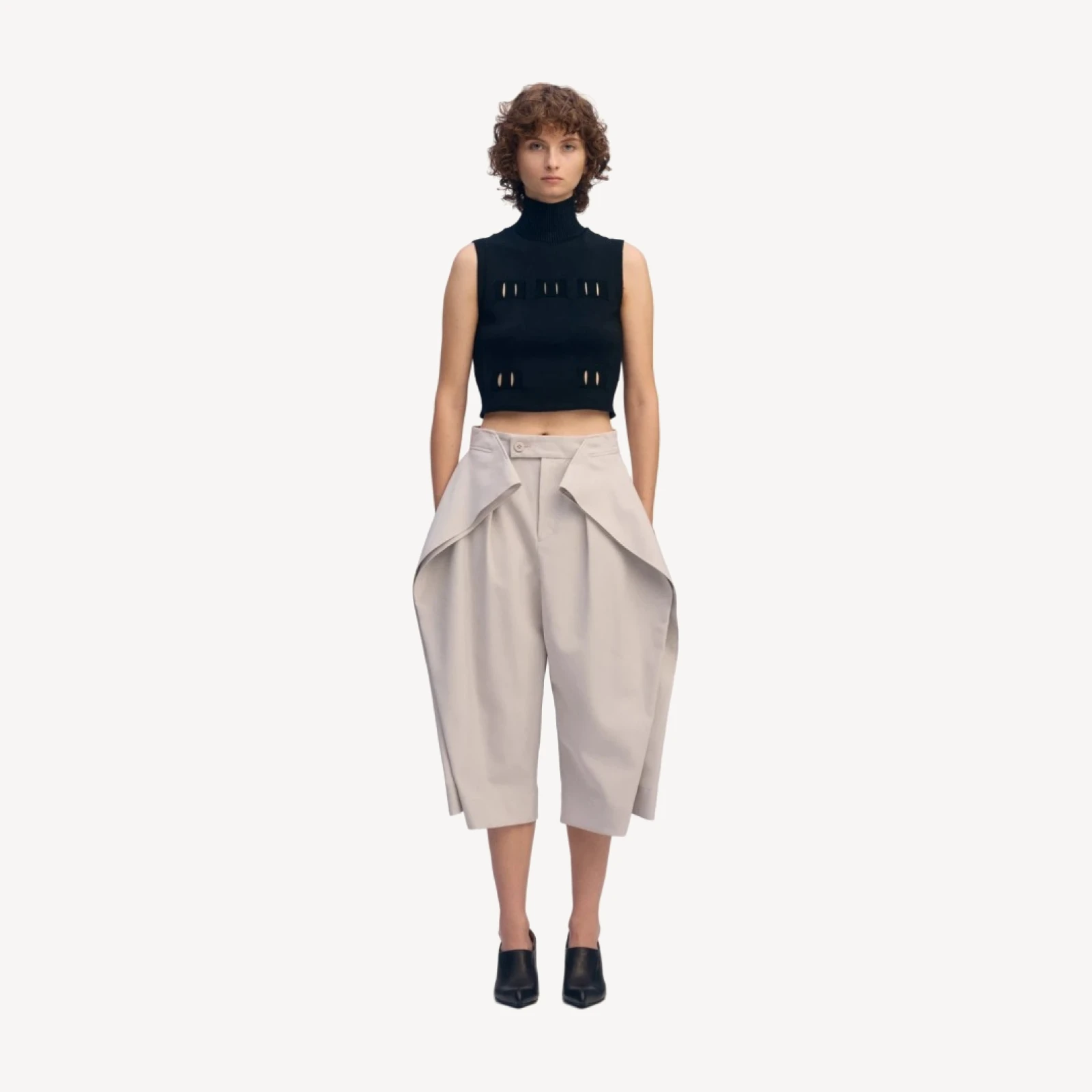 FLUTTERING PANTS