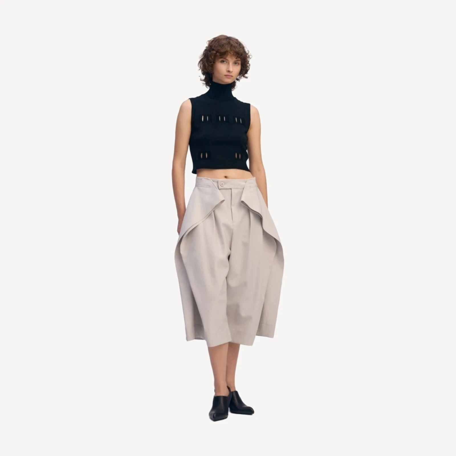 FLUTTERING PANTS