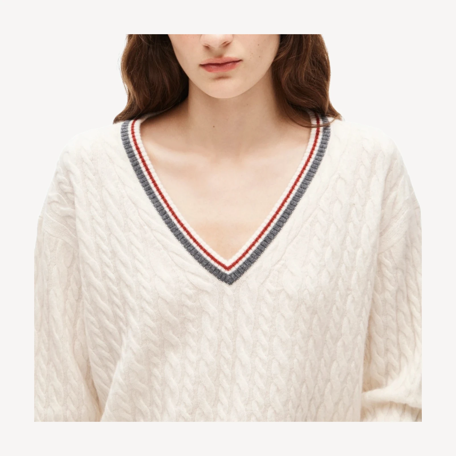 Perfect cashmere V-neck in cable knit