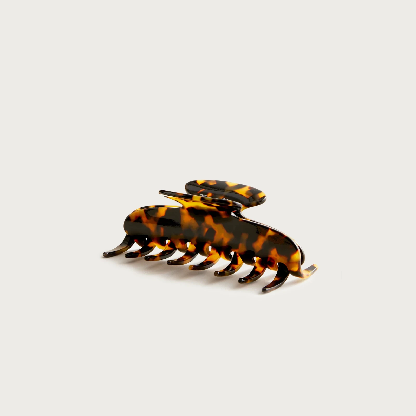 Large claw hair clip in tortoise